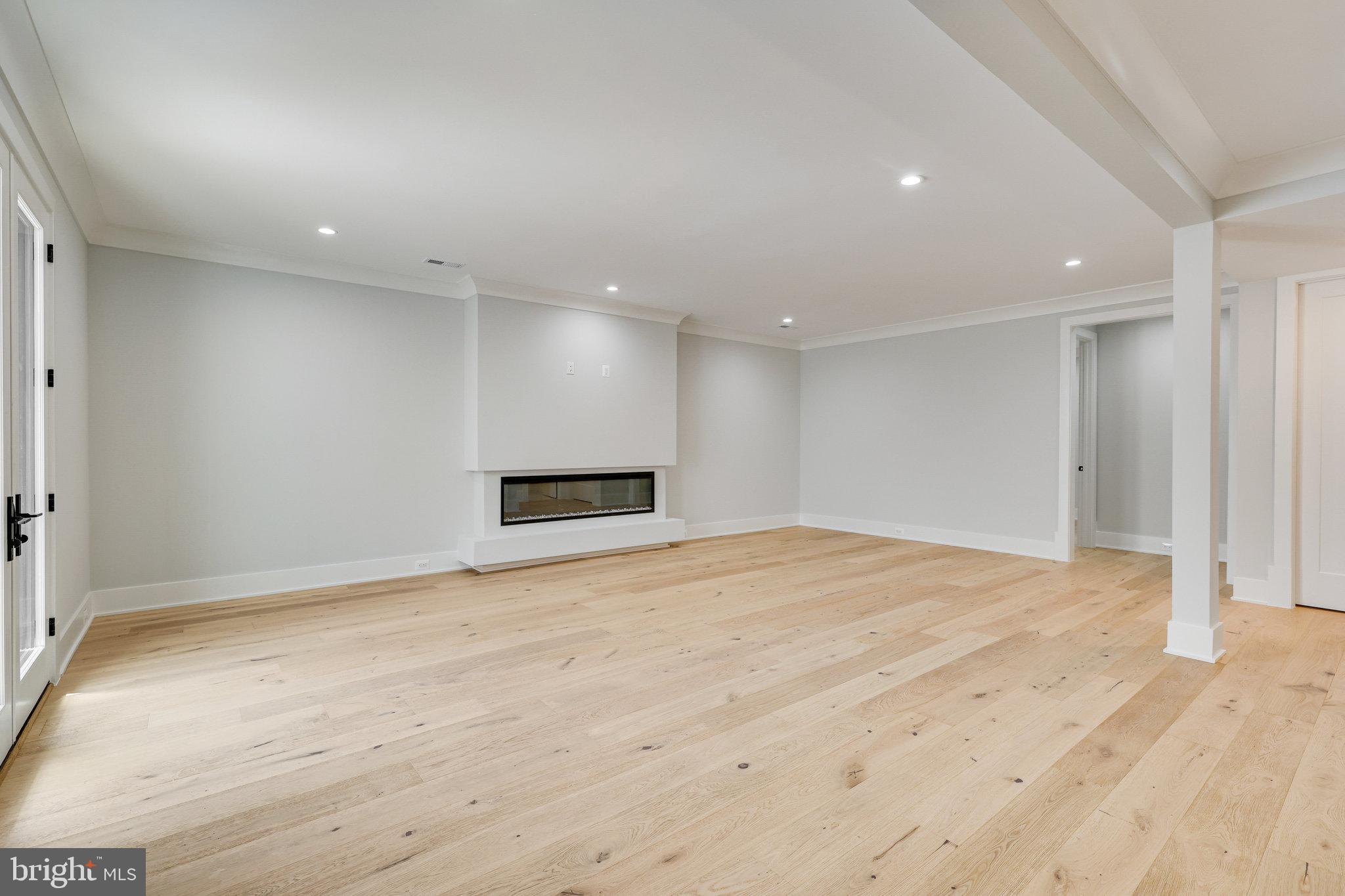 EAST VIENNA WOODS - Residential