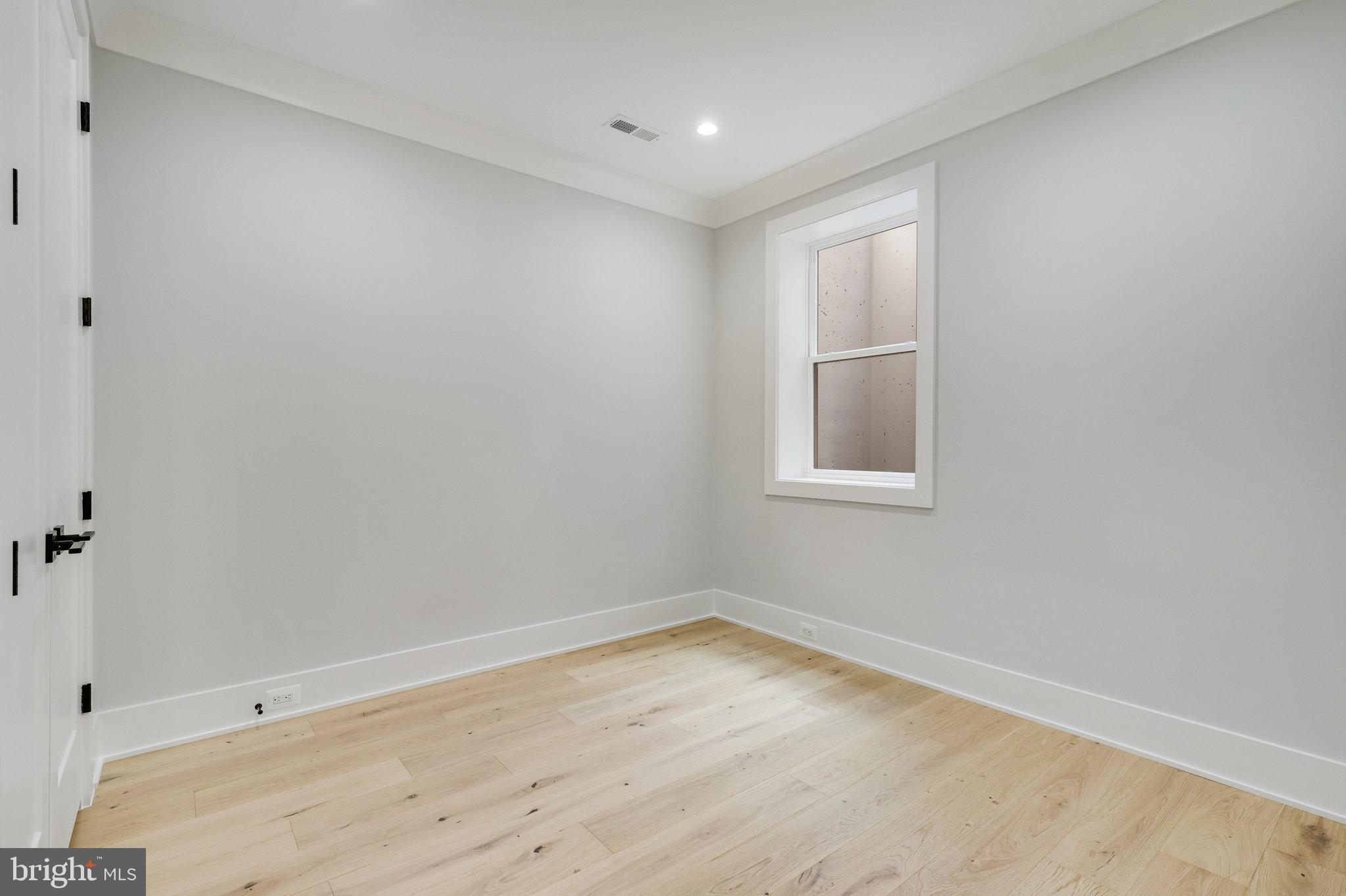 EAST VIENNA WOODS - Residential