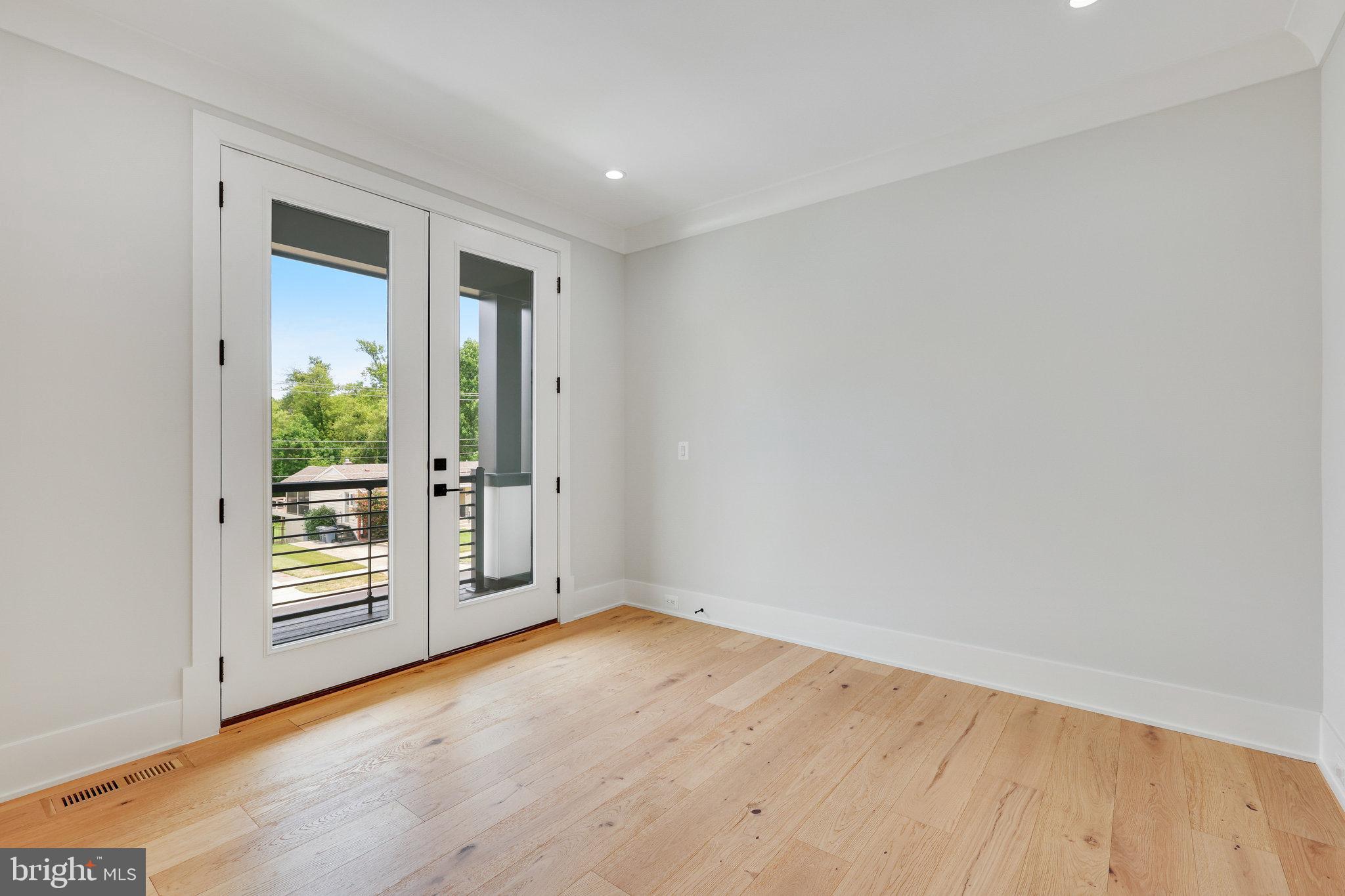 EAST VIENNA WOODS - Residential