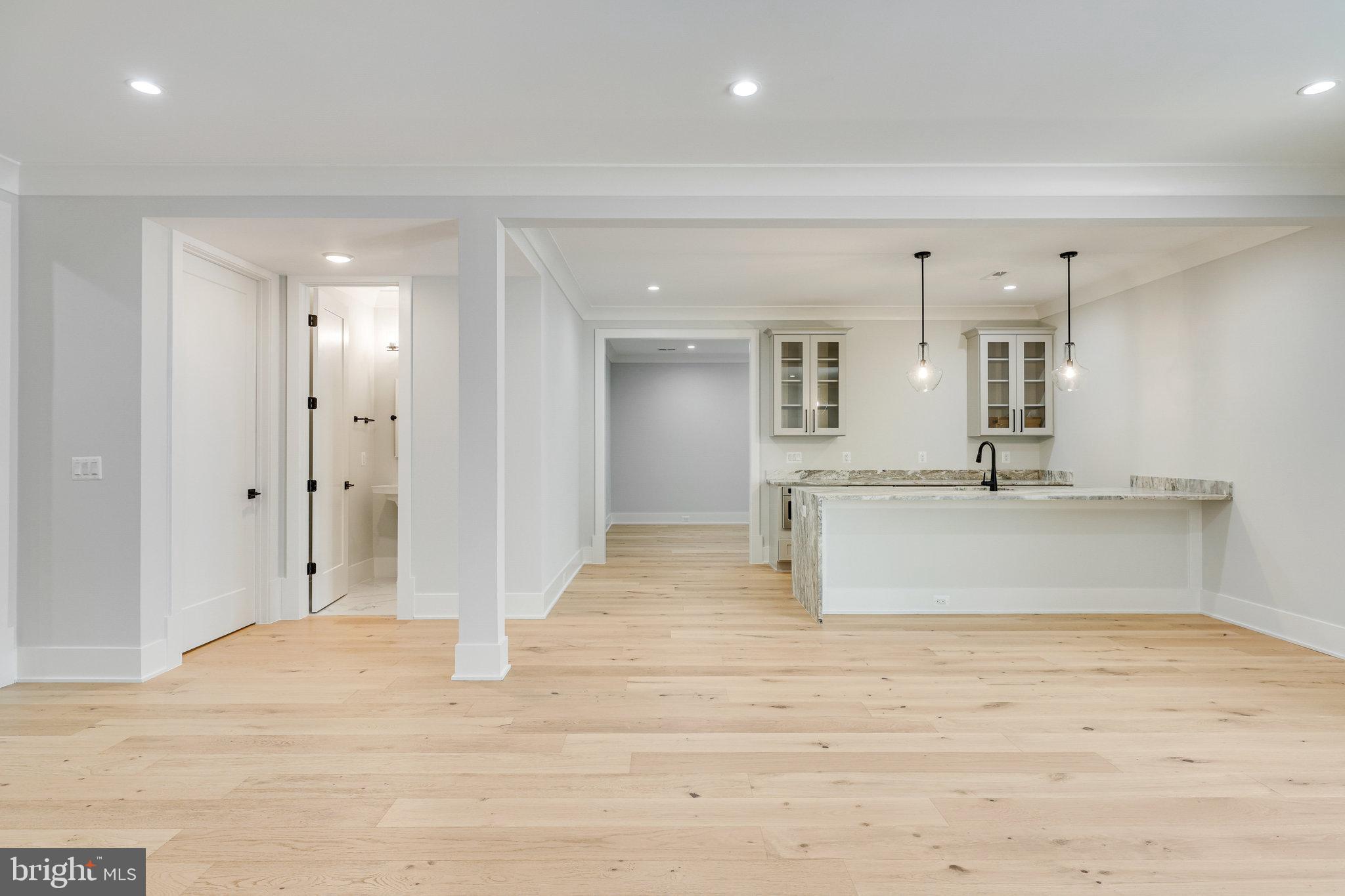 EAST VIENNA WOODS - Residential