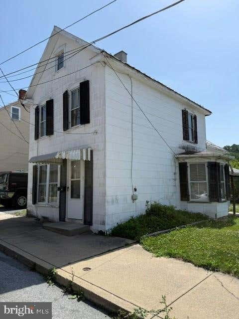 Photo of 27 Cottage St, WAYNESBORO, PA 17268 (MLS # PAFL2035926)