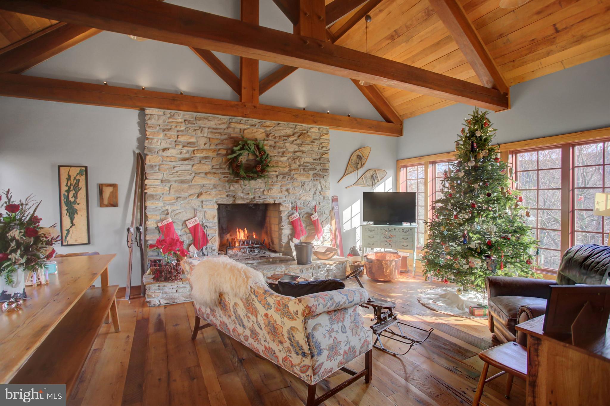 WHITETAIL MOUNTAINSIDE HOMES - Residential