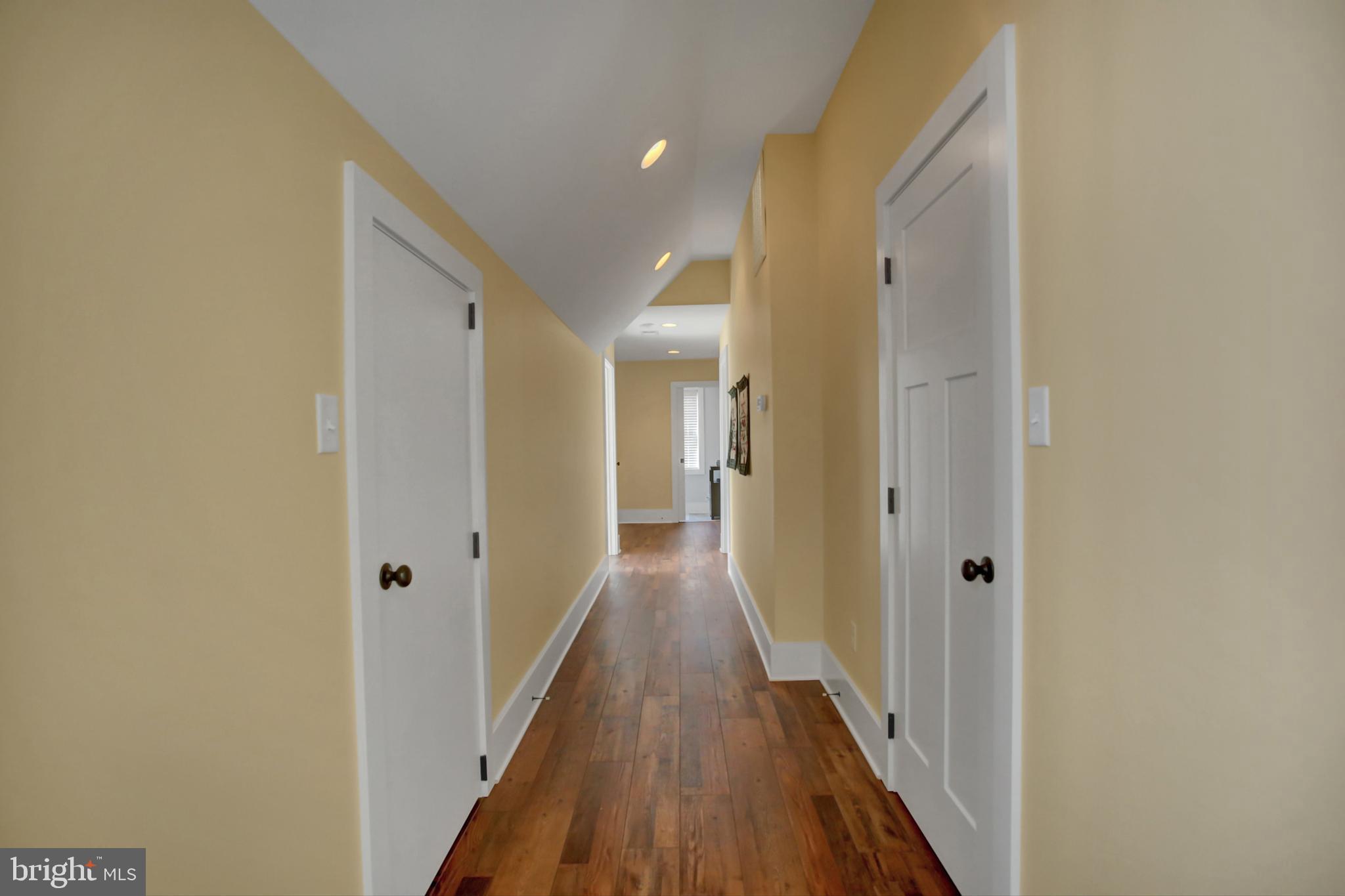 WHITETAIL MOUNTAINSIDE HOMES - Residential