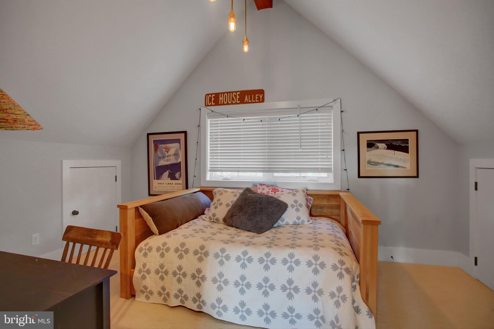 WHITETAIL MOUNTAINSIDE HOMES - Residential