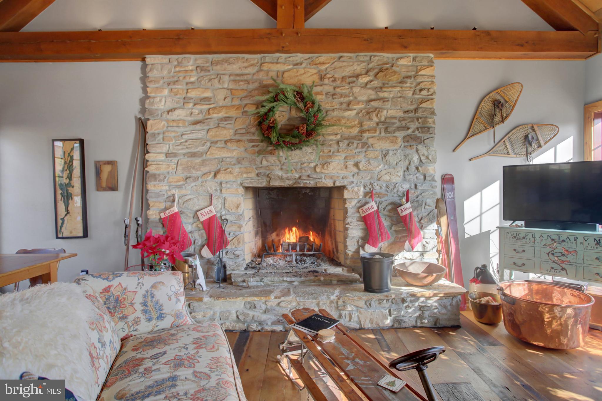 WHITETAIL MOUNTAINSIDE HOMES - Residential