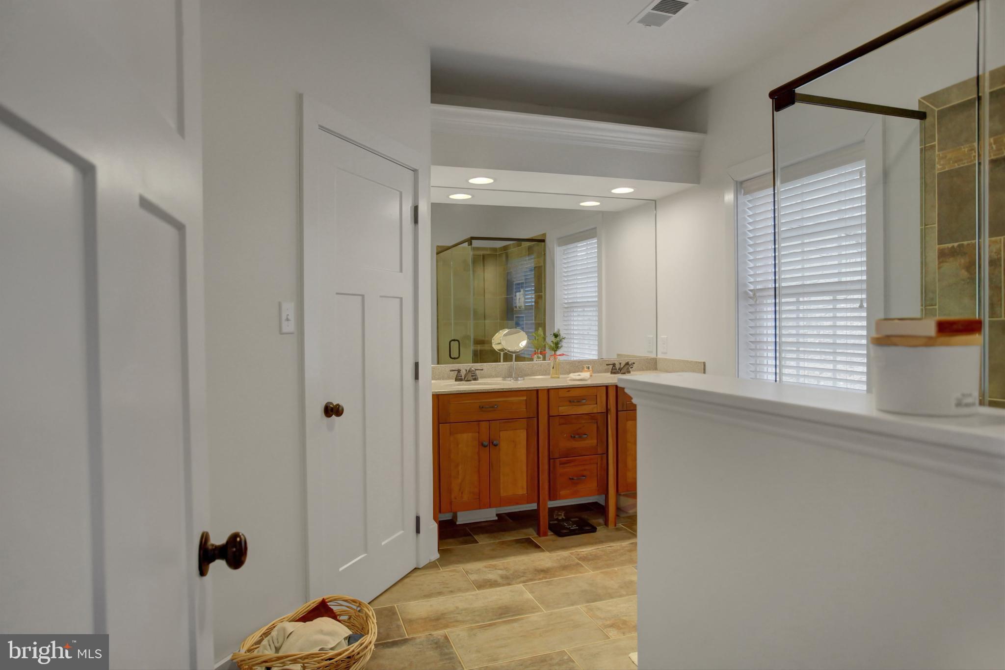 WHITETAIL MOUNTAINSIDE HOMES - Residential