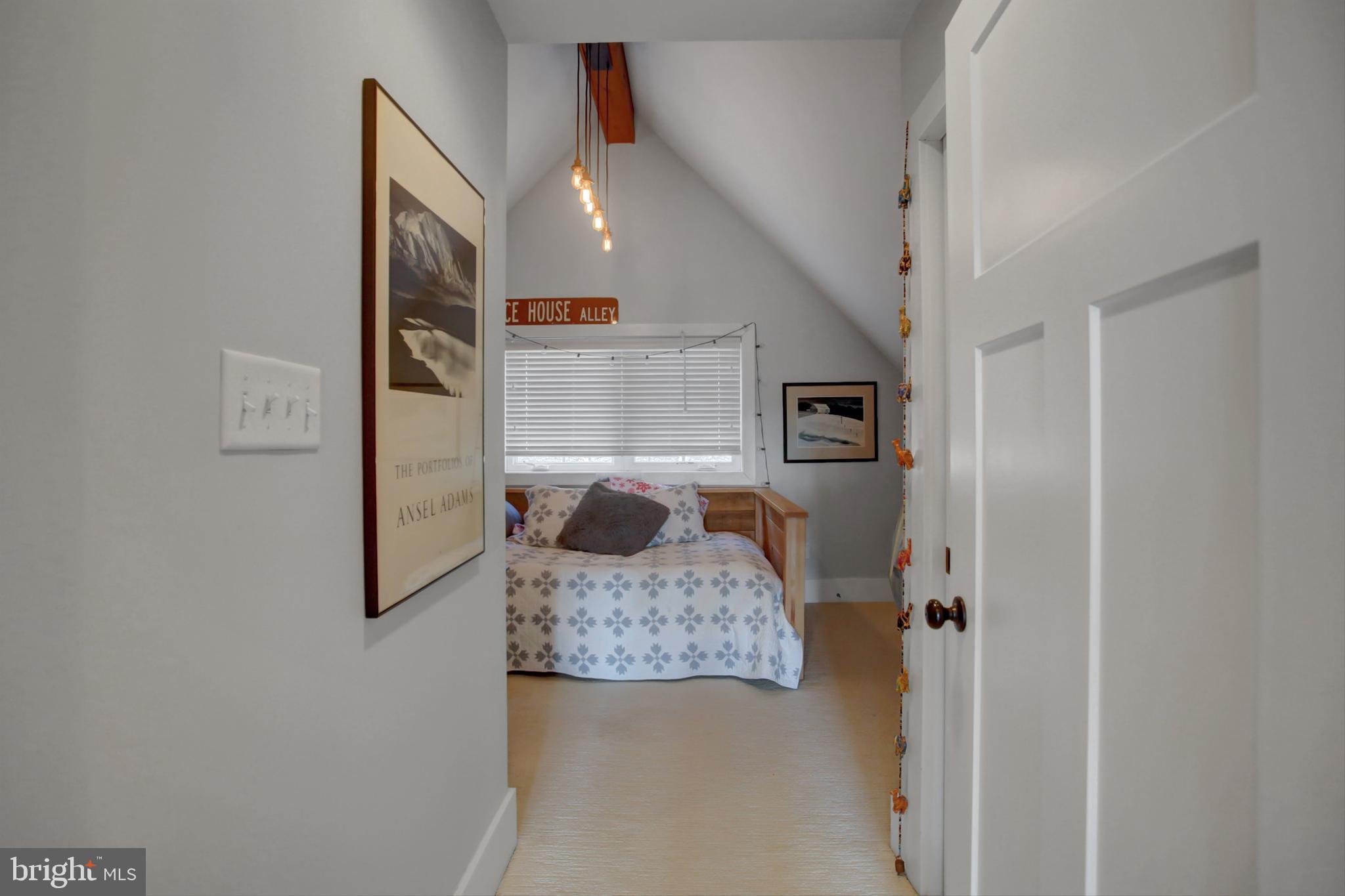 WHITETAIL MOUNTAINSIDE HOMES - Residential