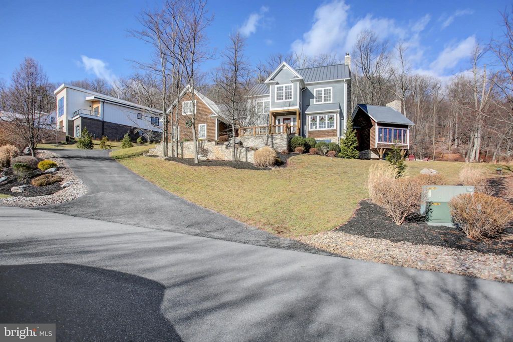 Photo of 12101 Mountainside Drive, MERCERSBURG, PA 17236 (MLS # PAFL2032002)