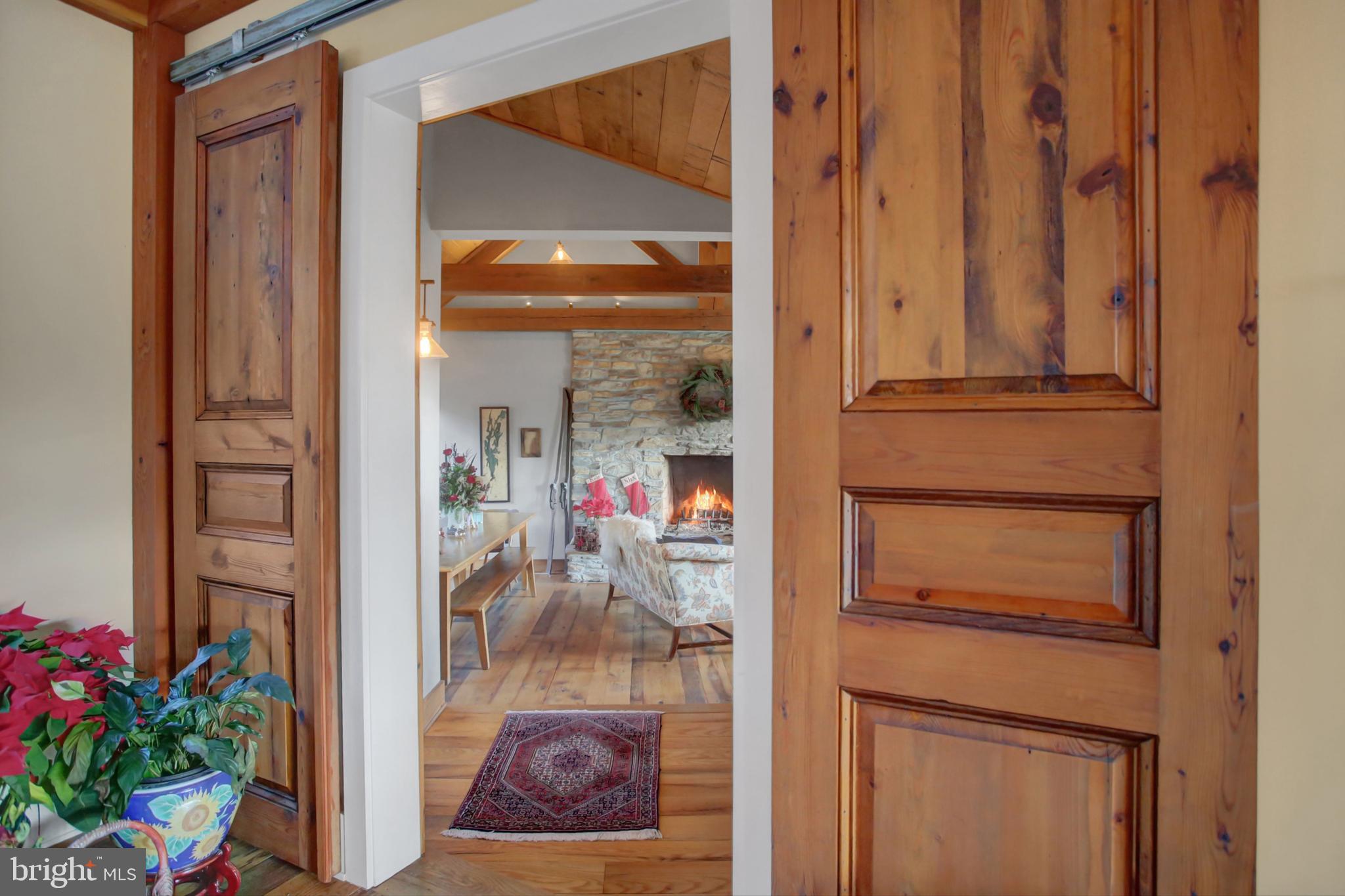 WHITETAIL MOUNTAINSIDE HOMES - Residential