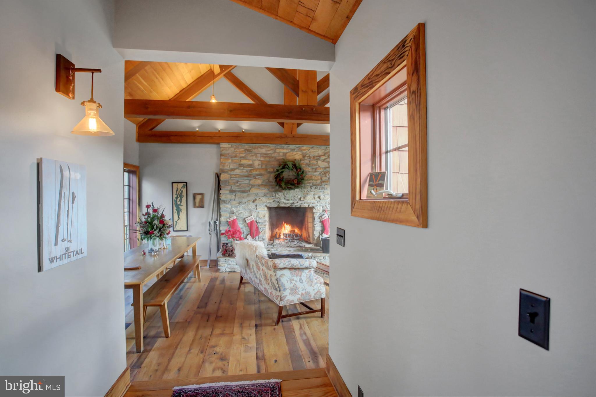 WHITETAIL MOUNTAINSIDE HOMES - Residential