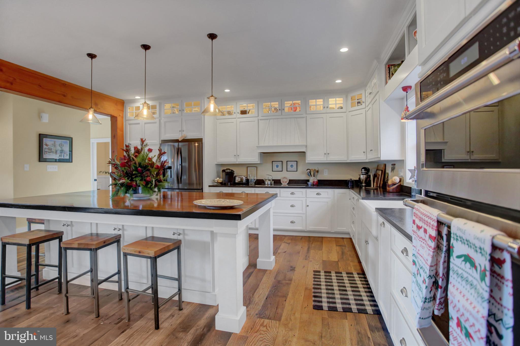 WHITETAIL MOUNTAINSIDE HOMES - Residential