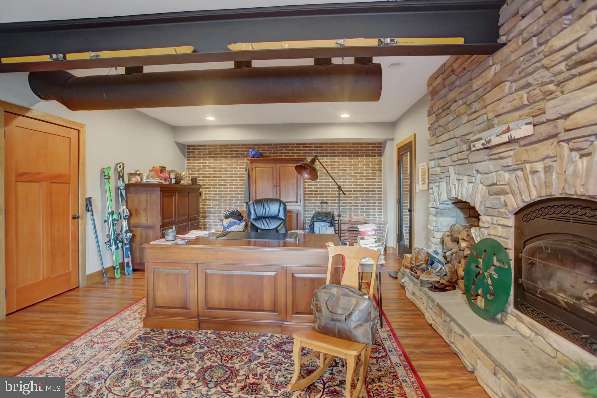 WHITETAIL MOUNTAINSIDE HOMES - Residential