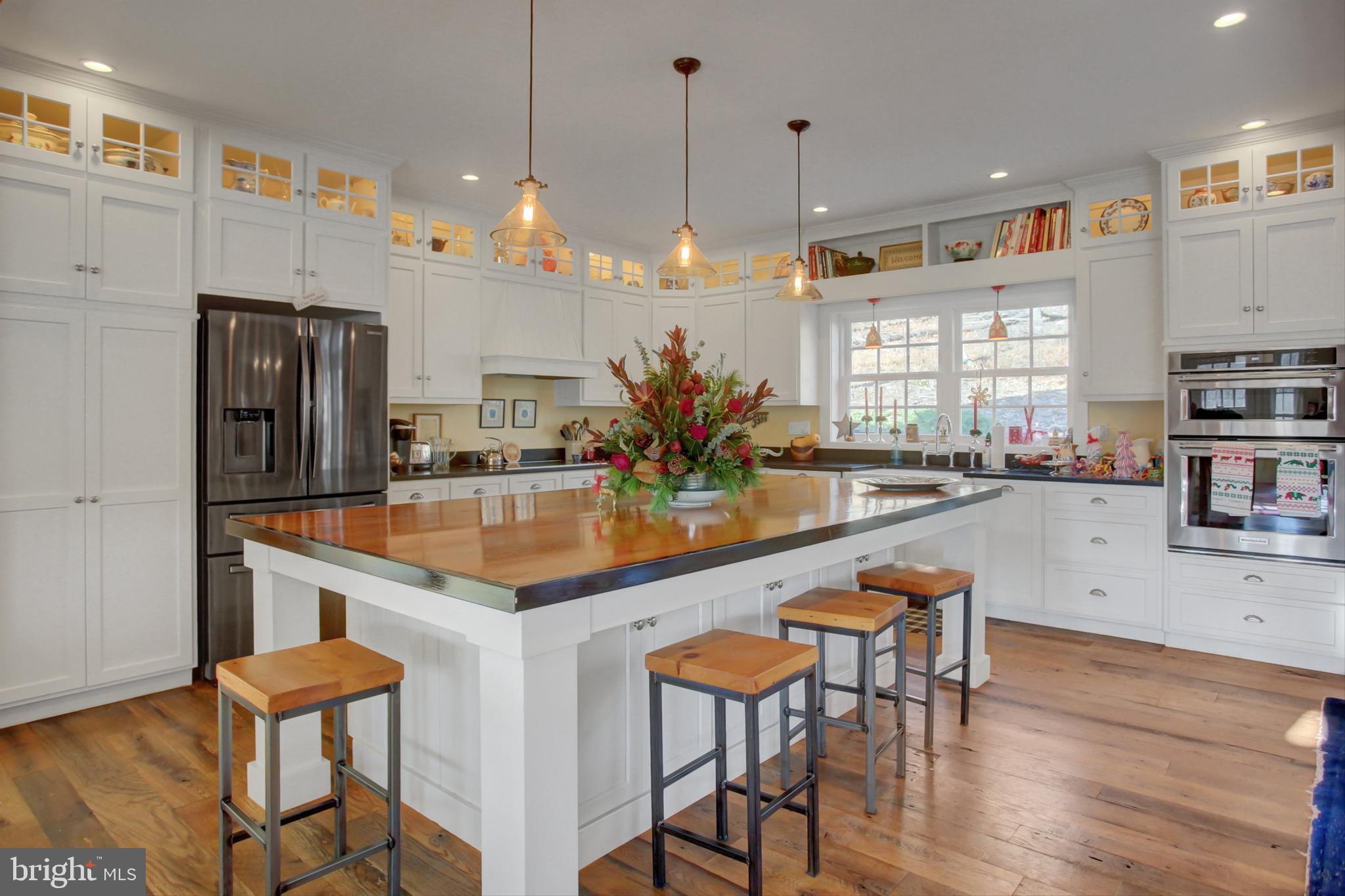 WHITETAIL MOUNTAINSIDE HOMES - Residential