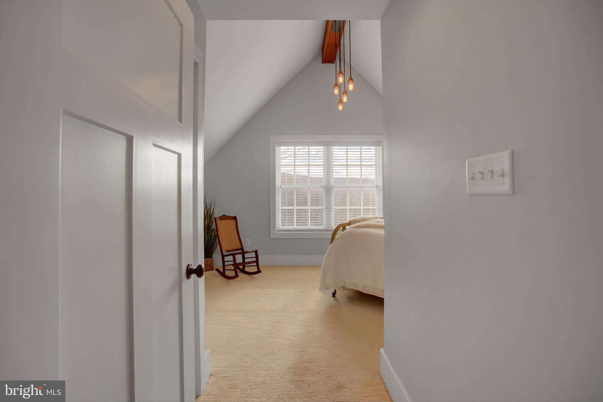 WHITETAIL MOUNTAINSIDE HOMES - Residential