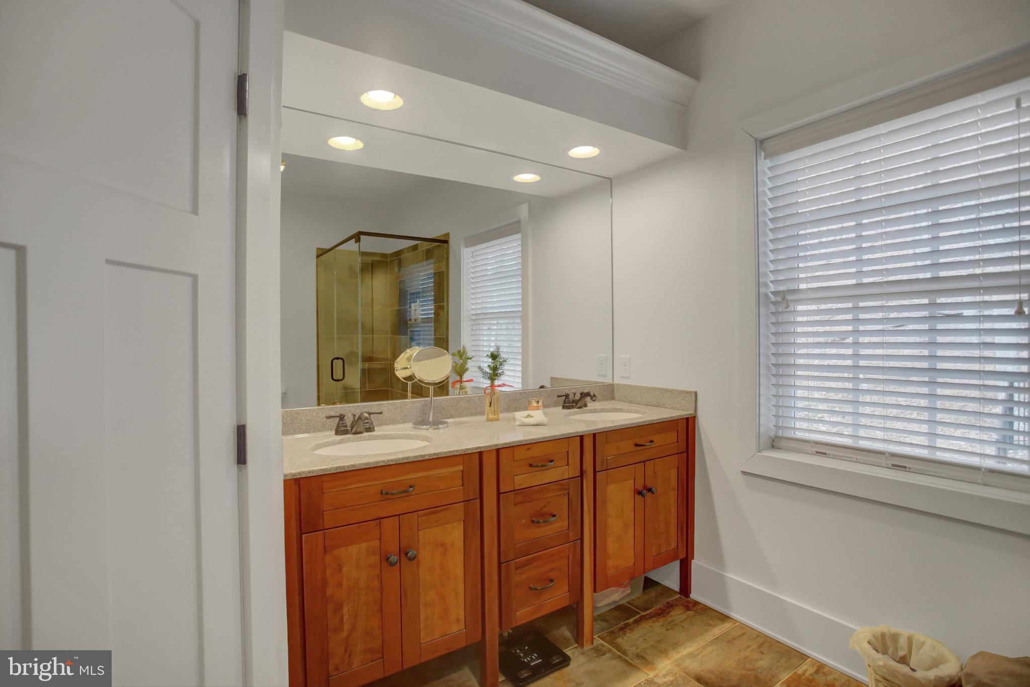 WHITETAIL MOUNTAINSIDE HOMES - Residential