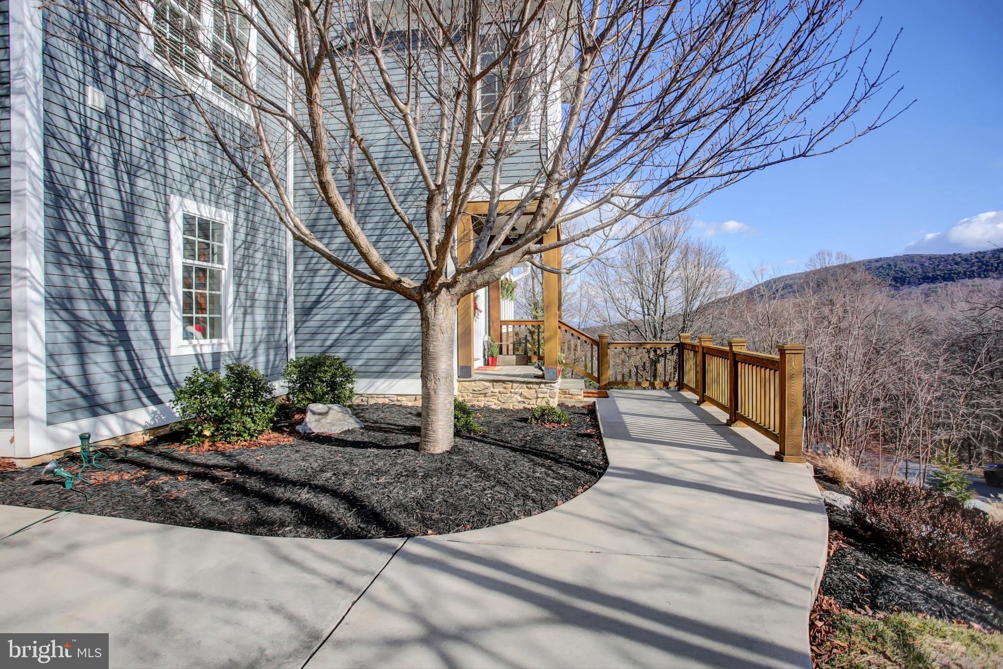 WHITETAIL MOUNTAINSIDE HOMES - Residential