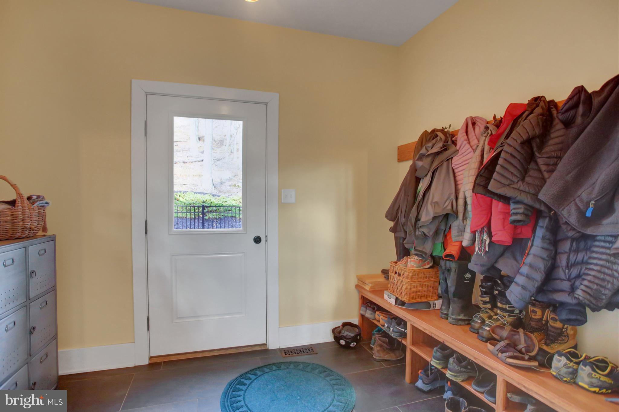 WHITETAIL MOUNTAINSIDE HOMES - Residential