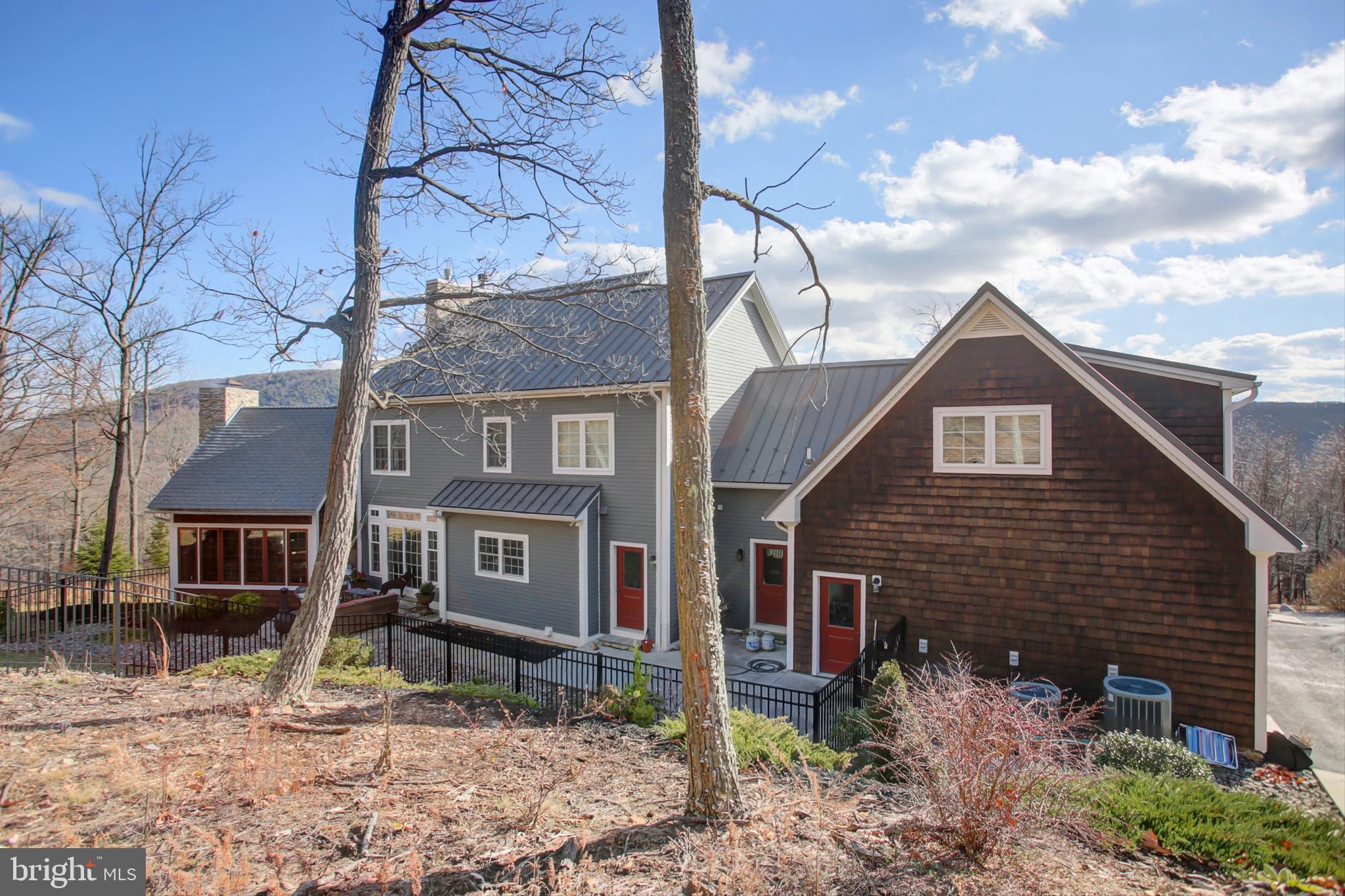 WHITETAIL MOUNTAINSIDE HOMES - Residential