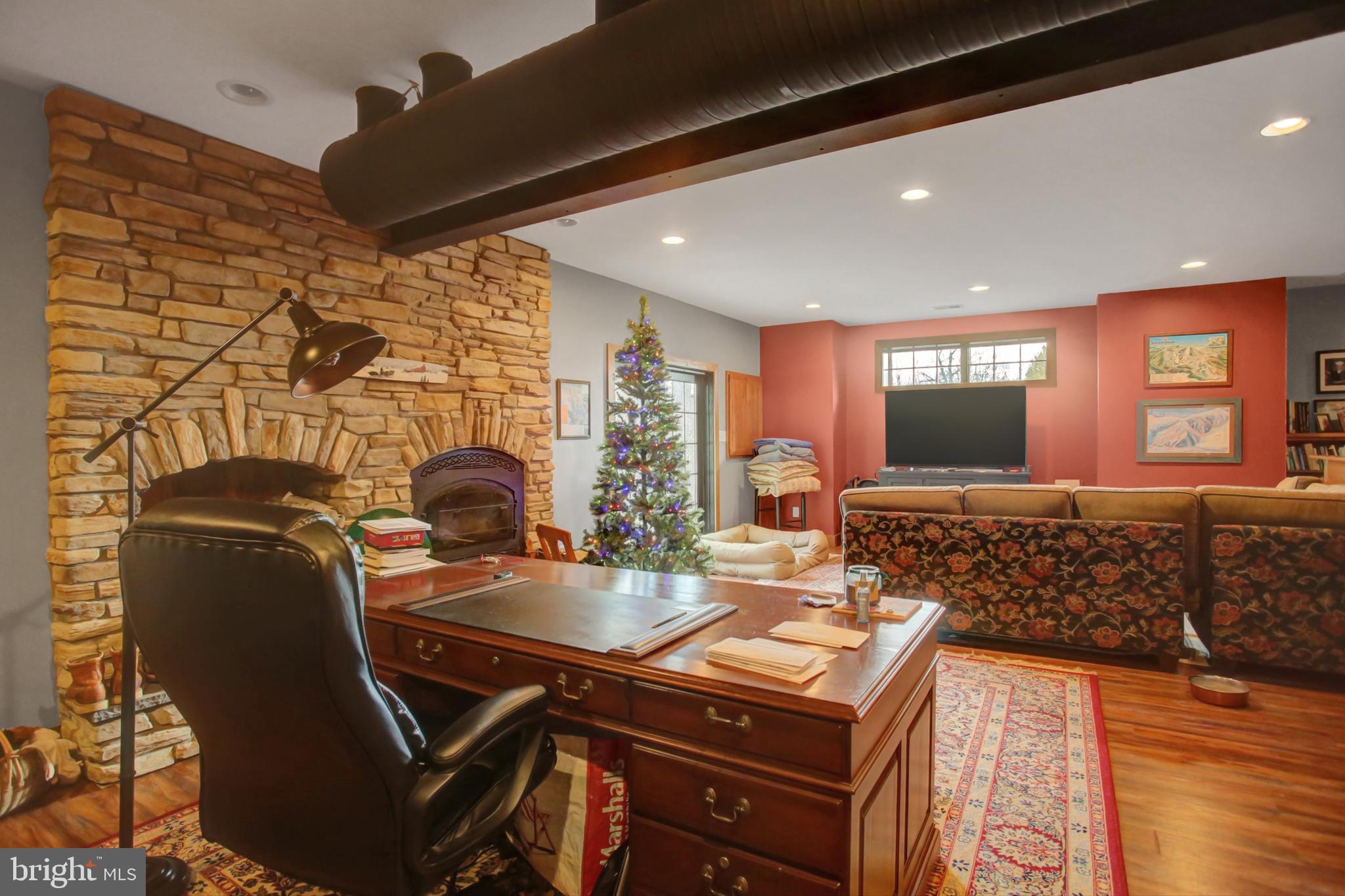 WHITETAIL MOUNTAINSIDE HOMES - Residential