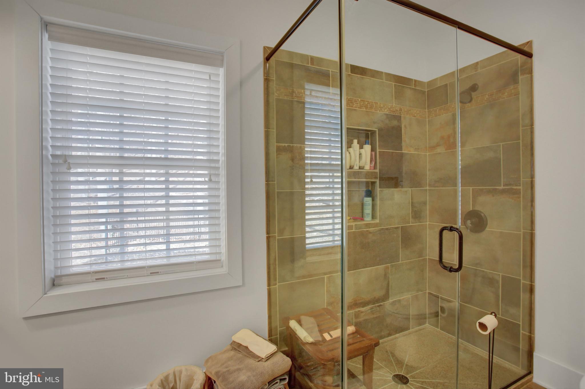 WHITETAIL MOUNTAINSIDE HOMES - Residential