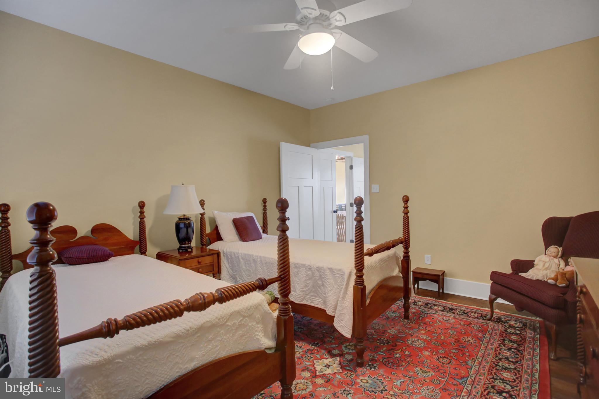 WHITETAIL MOUNTAINSIDE HOMES - Residential