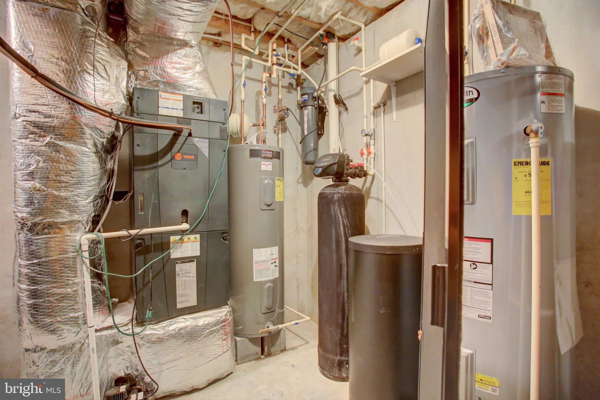 WHITETAIL MOUNTAINSIDE HOMES - Residential