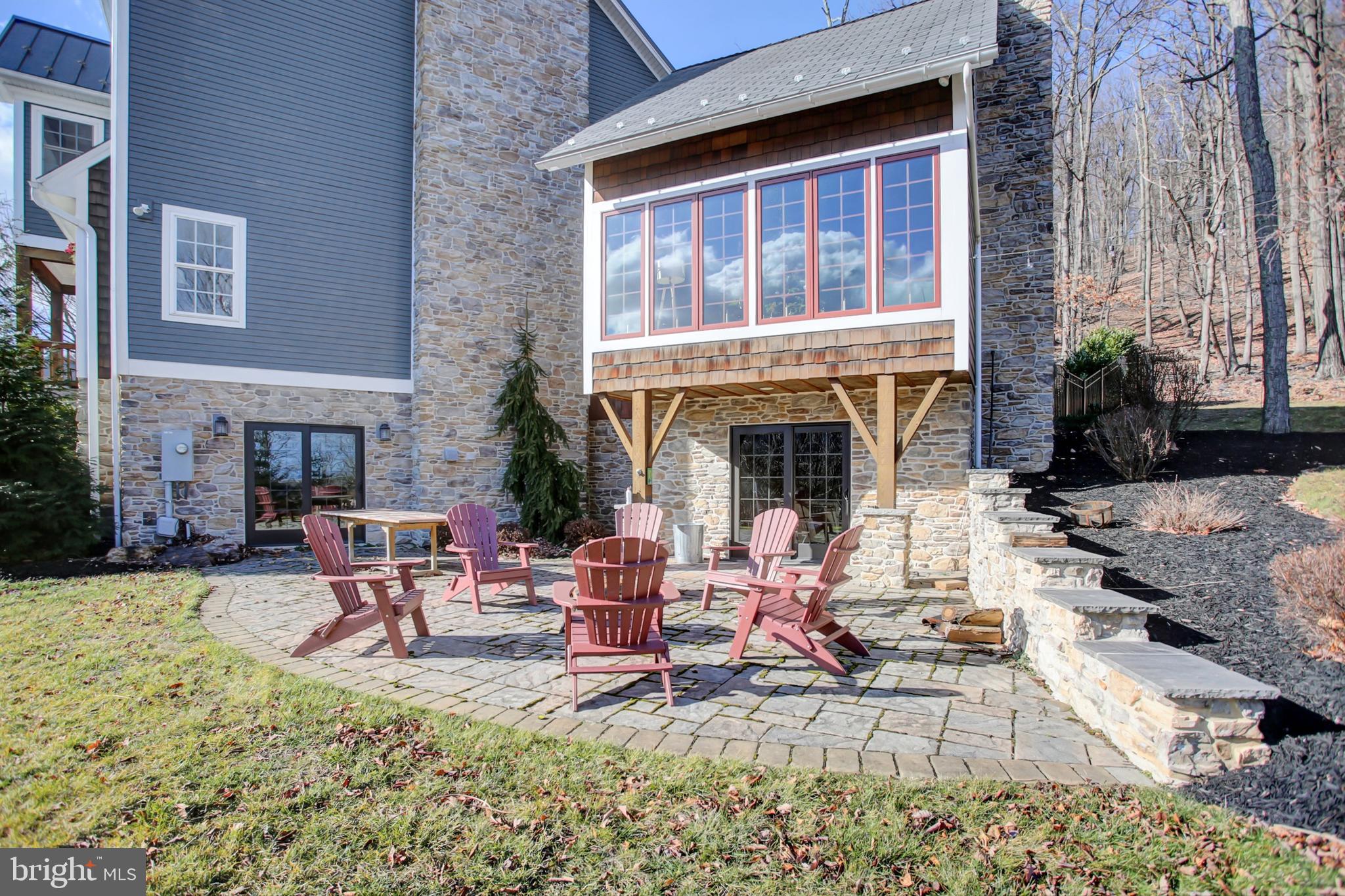 WHITETAIL MOUNTAINSIDE HOMES - Residential