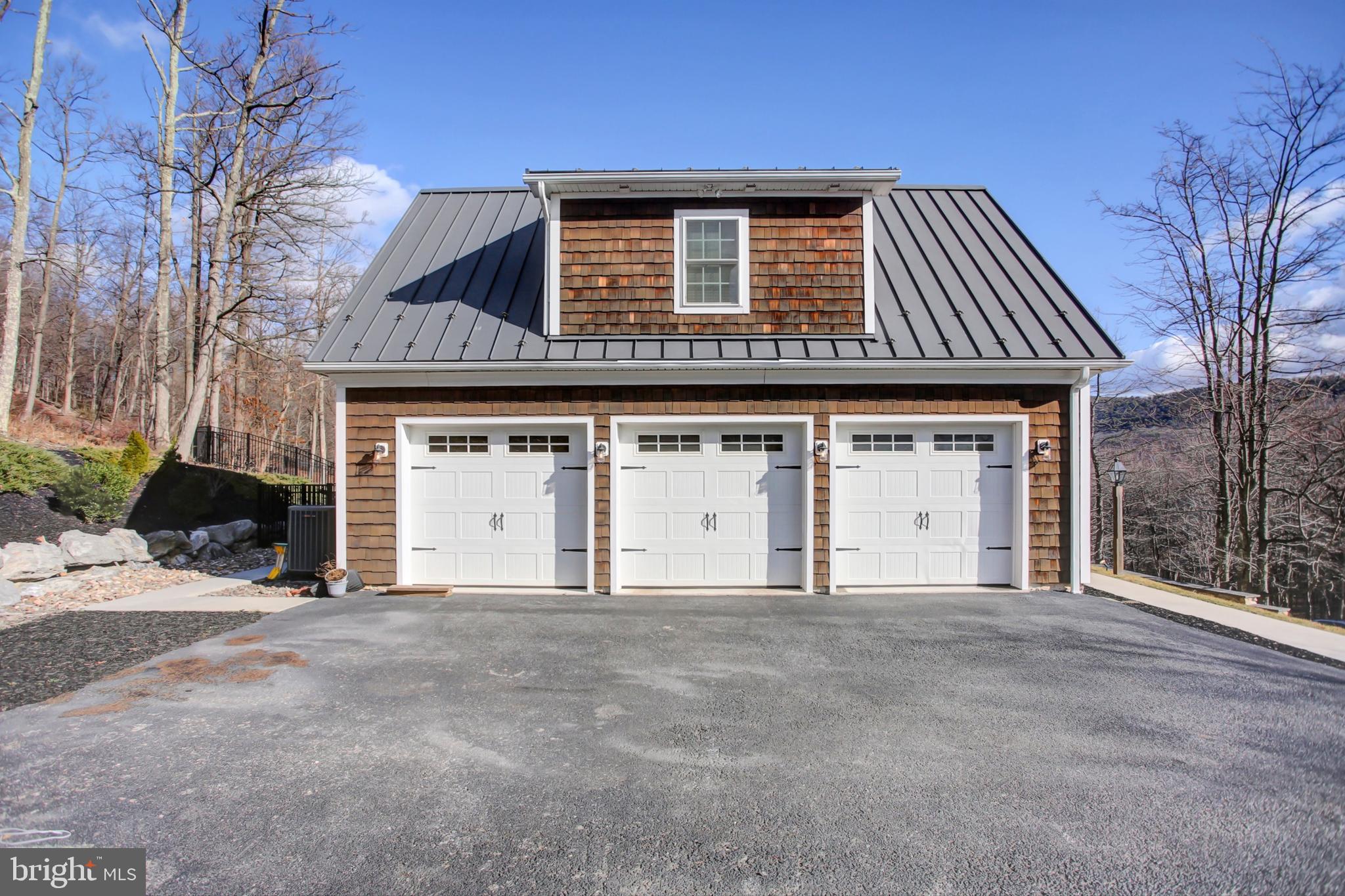 WHITETAIL MOUNTAINSIDE HOMES - Residential