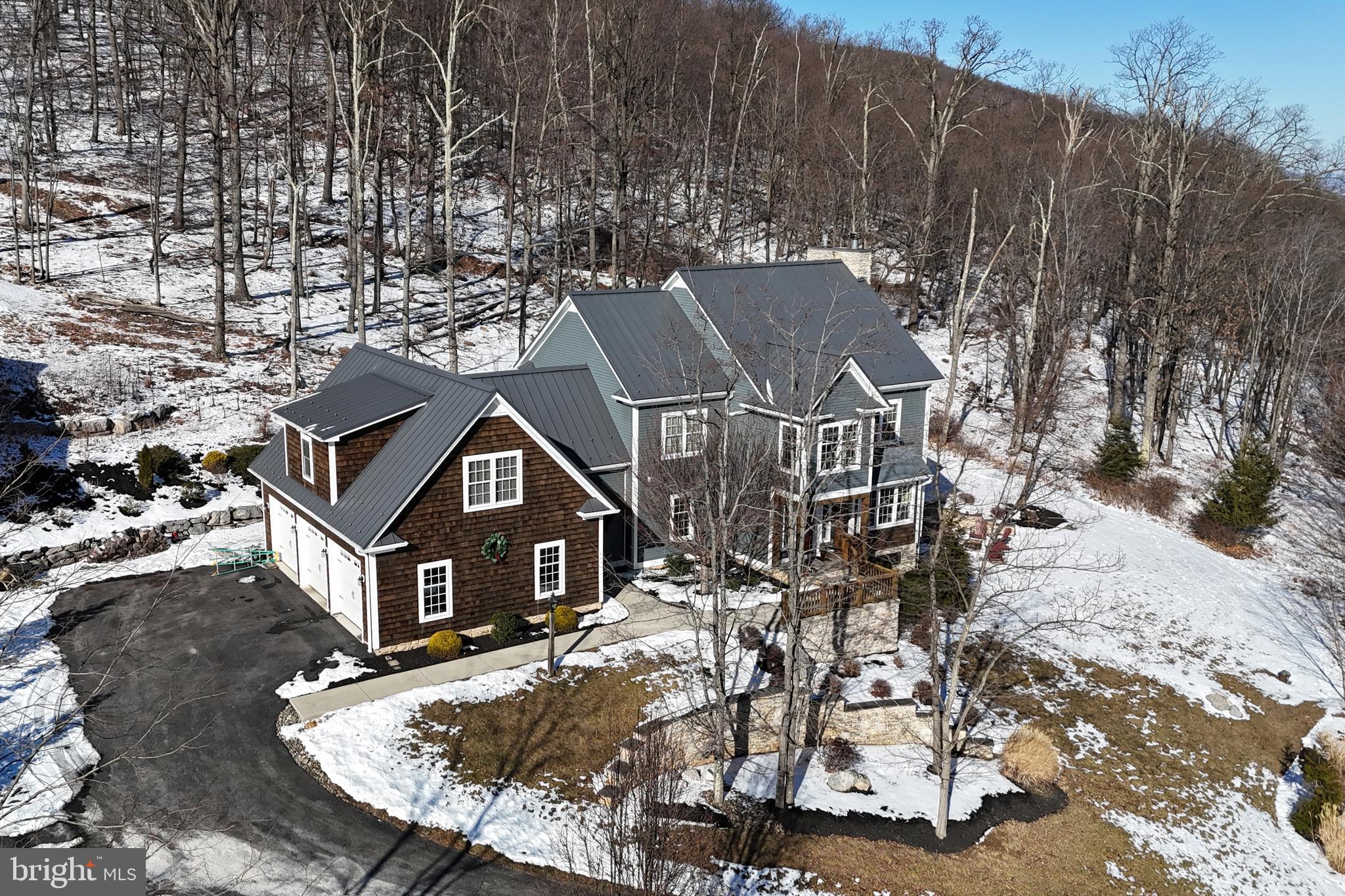 WHITETAIL MOUNTAINSIDE HOMES - Residential