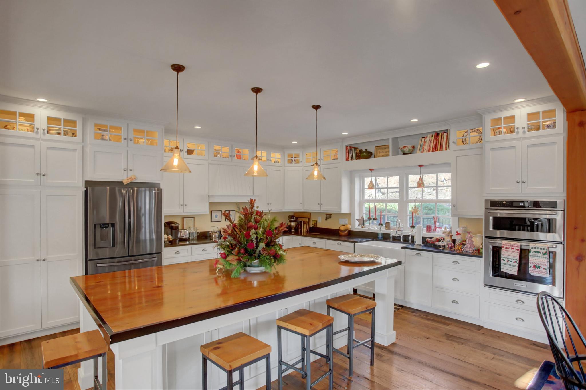 WHITETAIL MOUNTAINSIDE HOMES - Residential