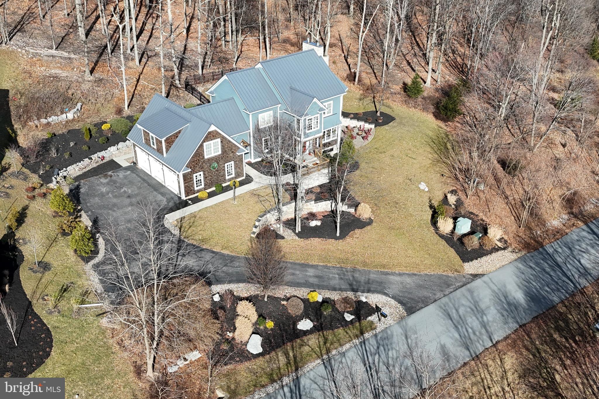 WHITETAIL MOUNTAINSIDE HOMES - Residential