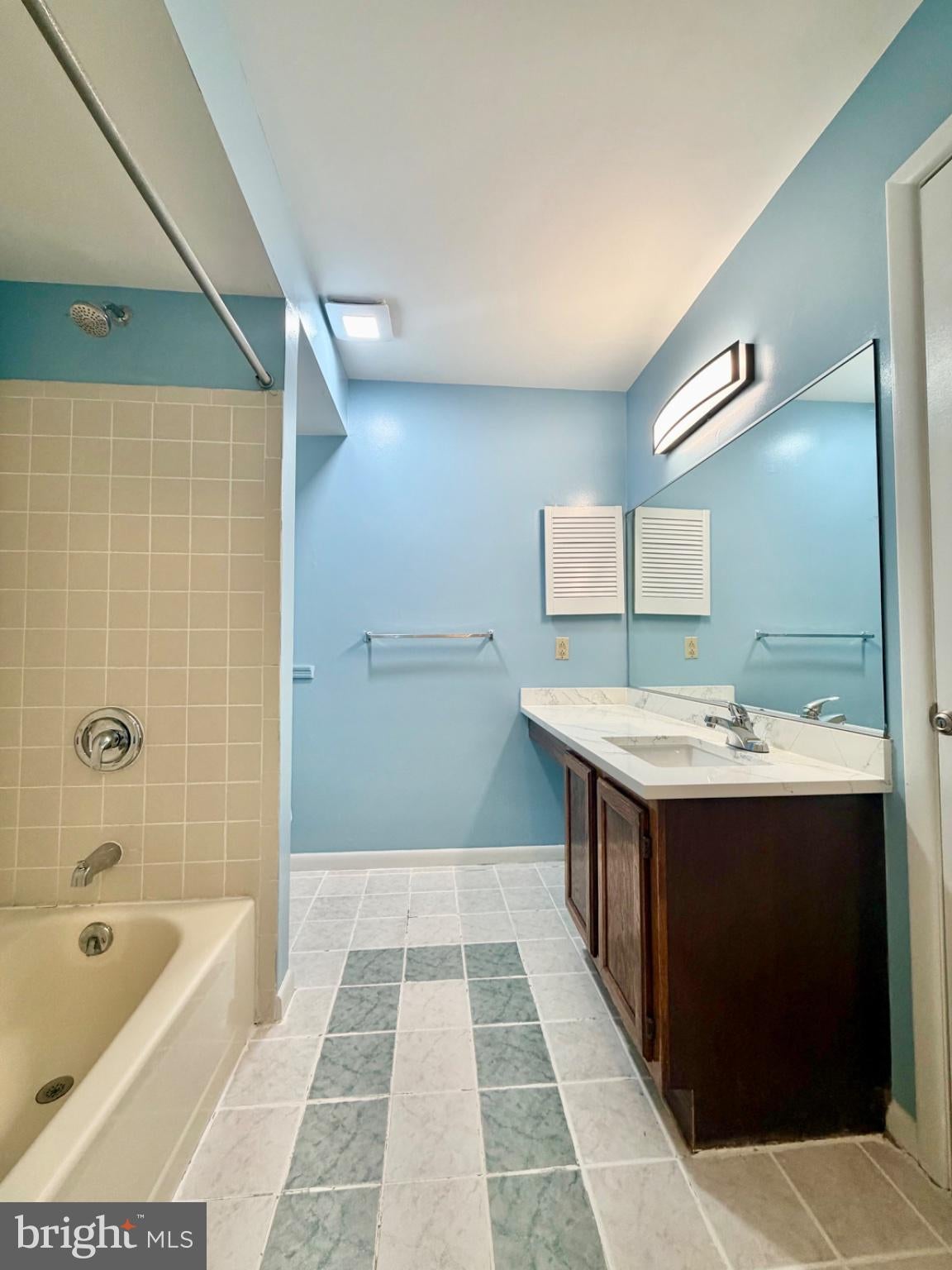 306 TRINITY COURT 12