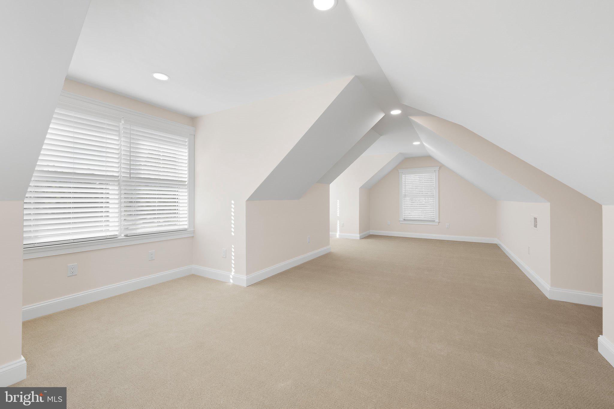 SALT POND - Residential