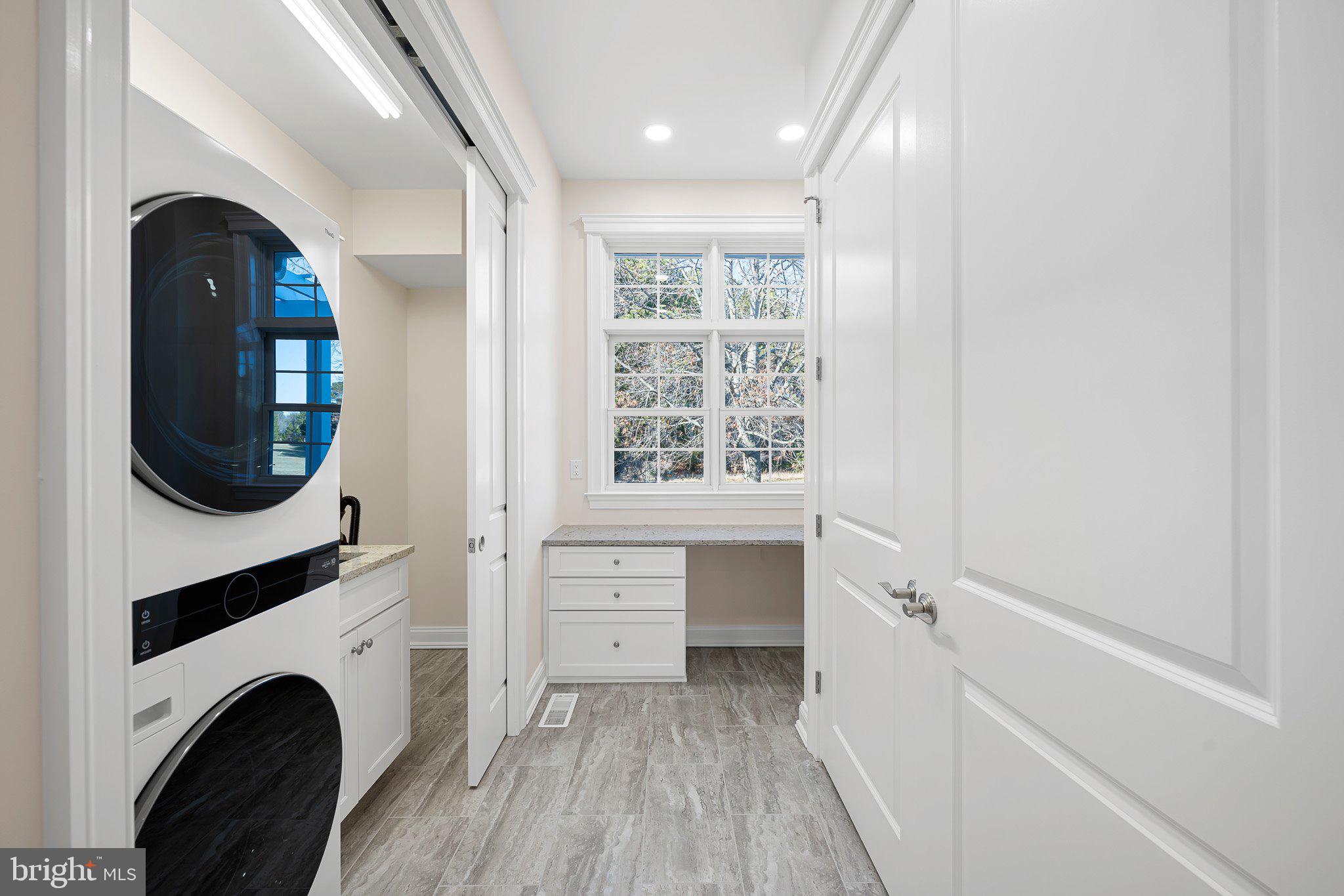 SALT POND - Residential