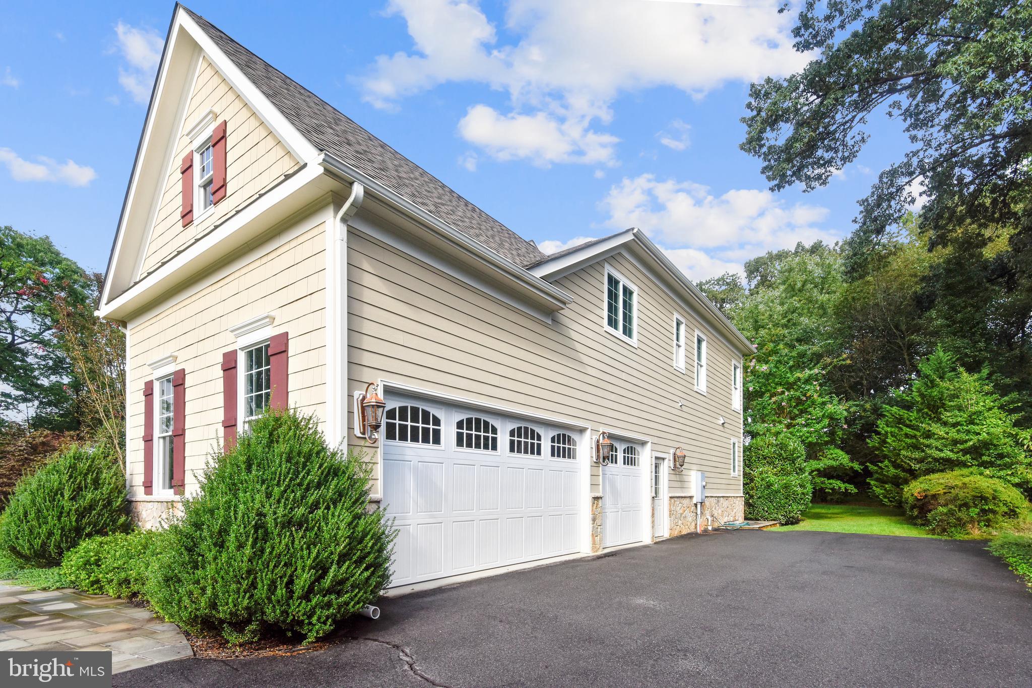 CREEK CROSSING VILLA - Residential