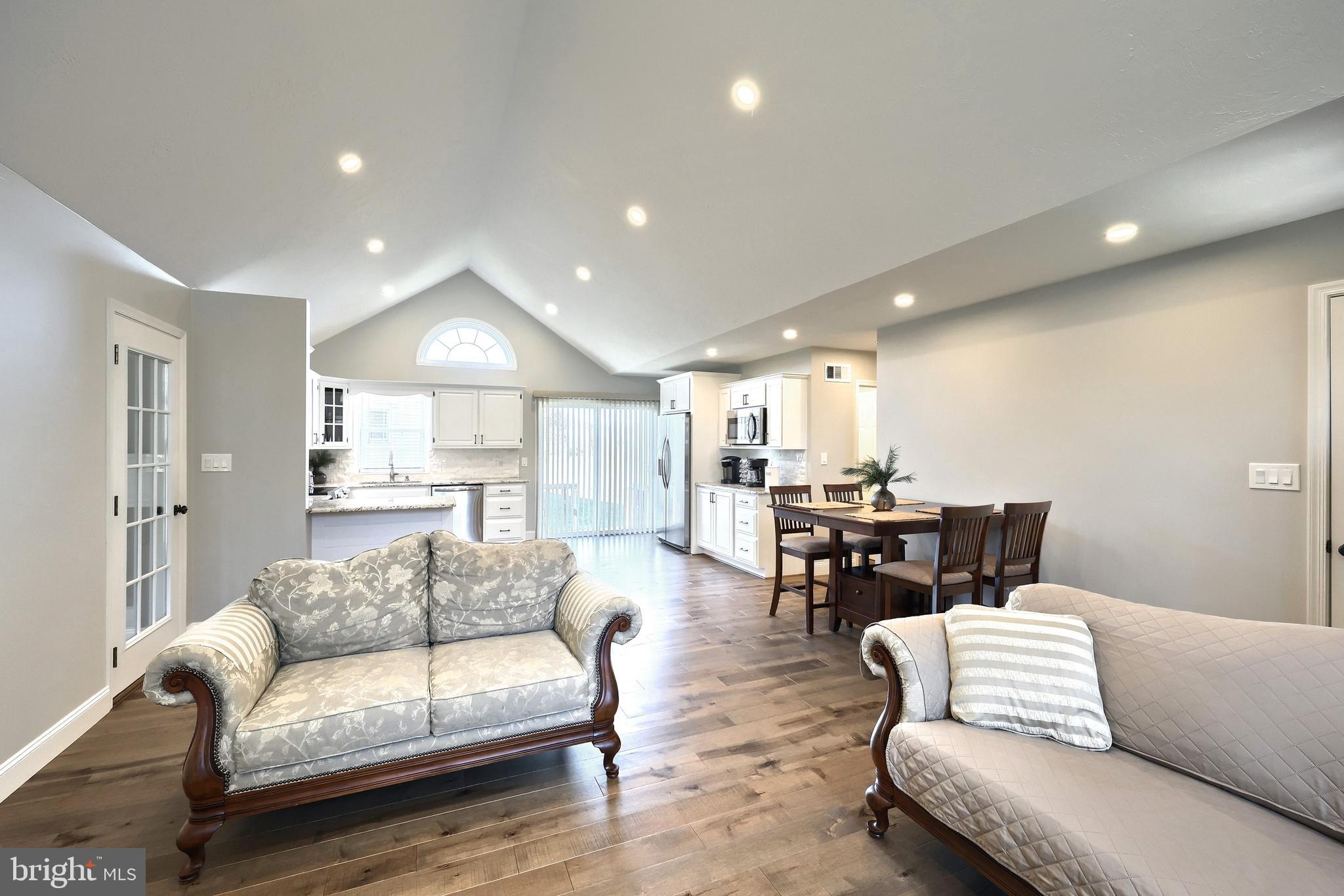 LAKE MEADE - Residential