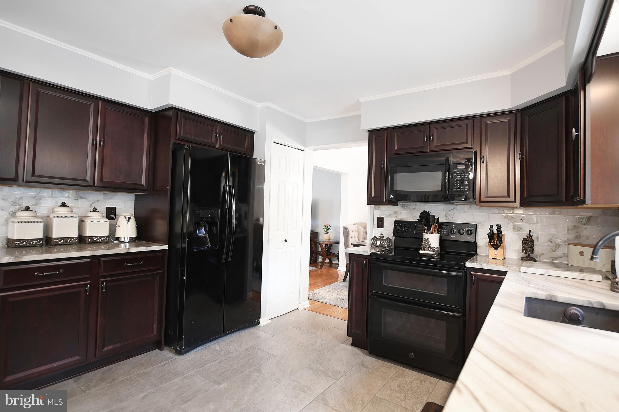 CONSTANT FRIENDSHIP - Residential