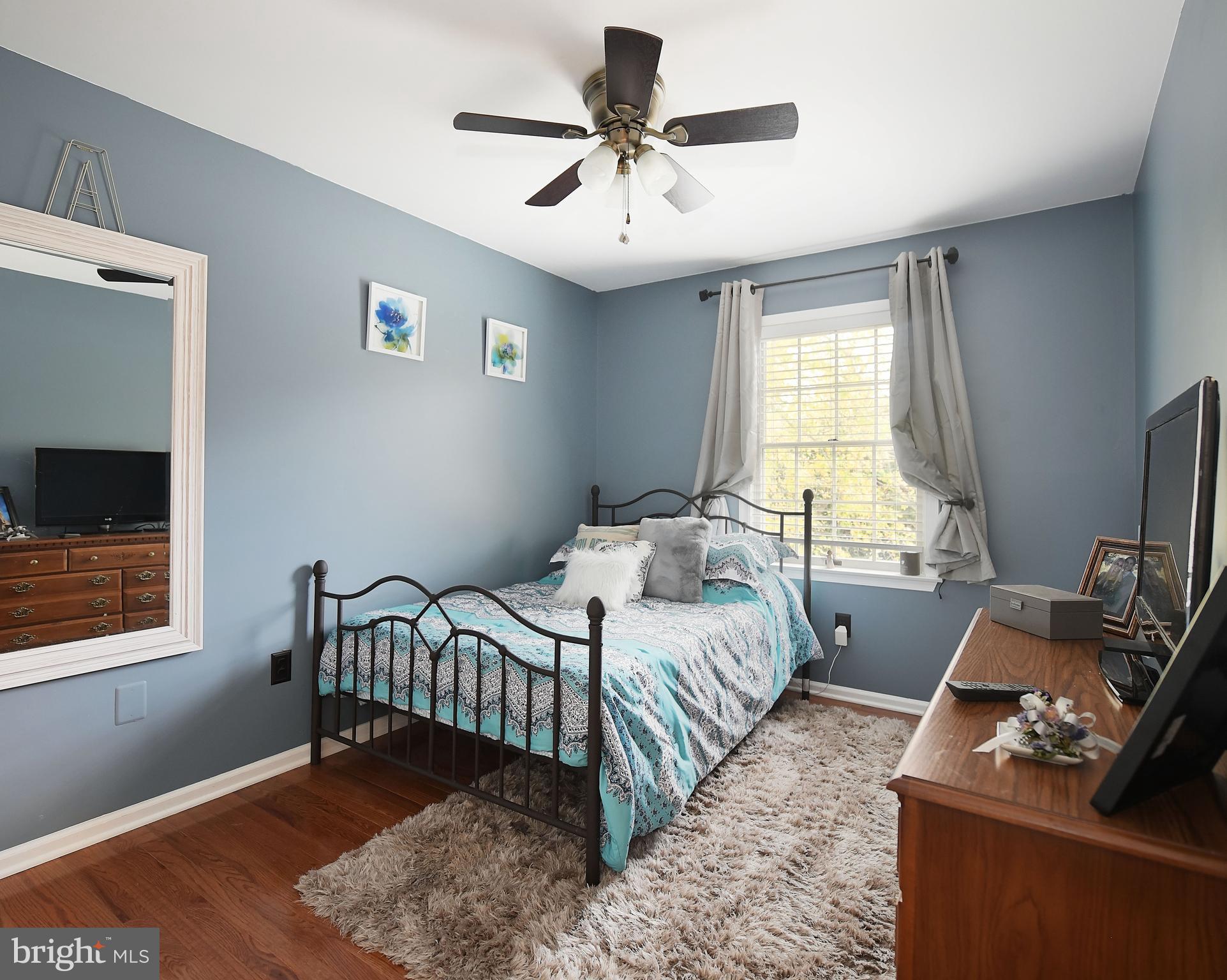 CONSTANT FRIENDSHIP - Residential