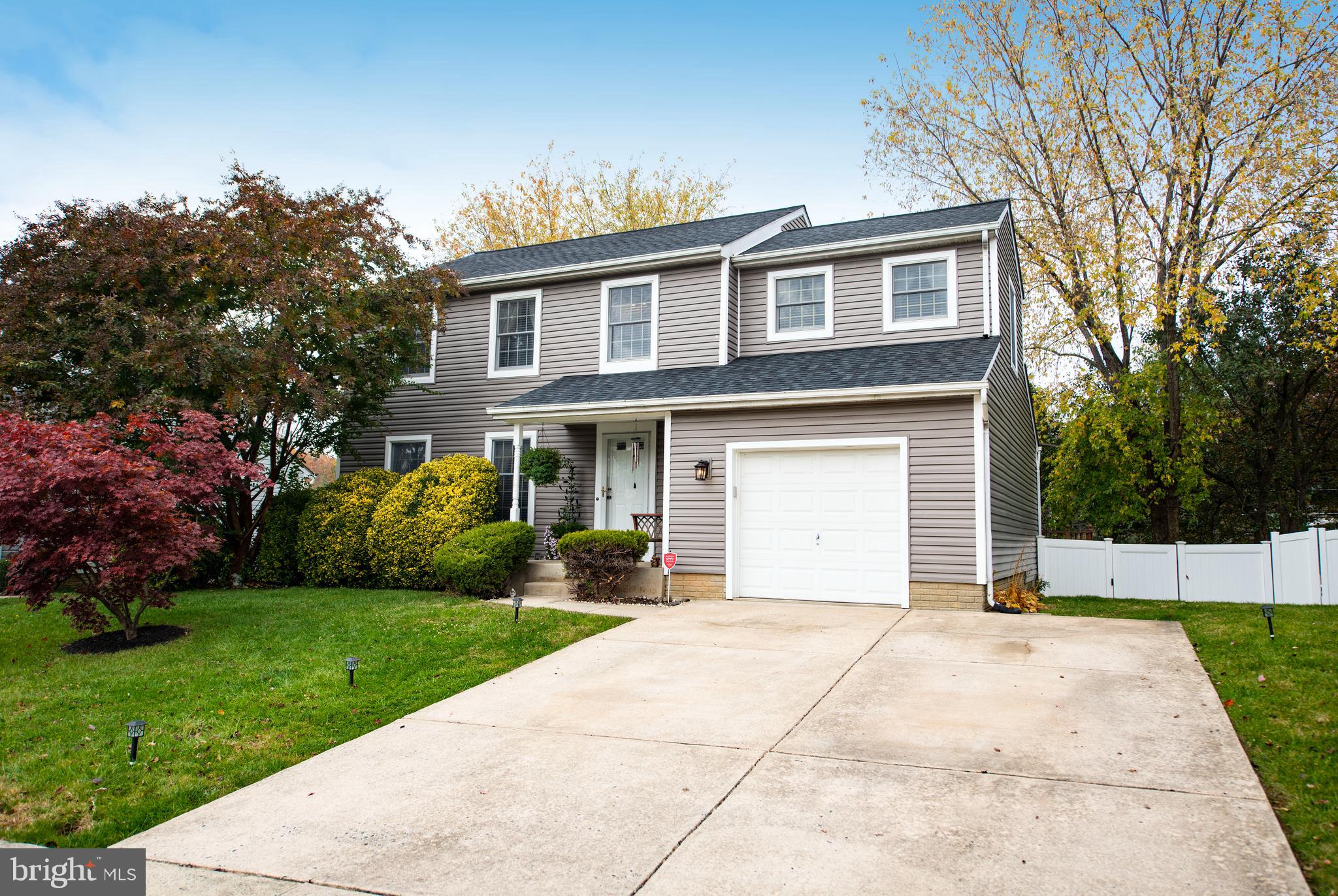 CONSTANT FRIENDSHIP - Residential