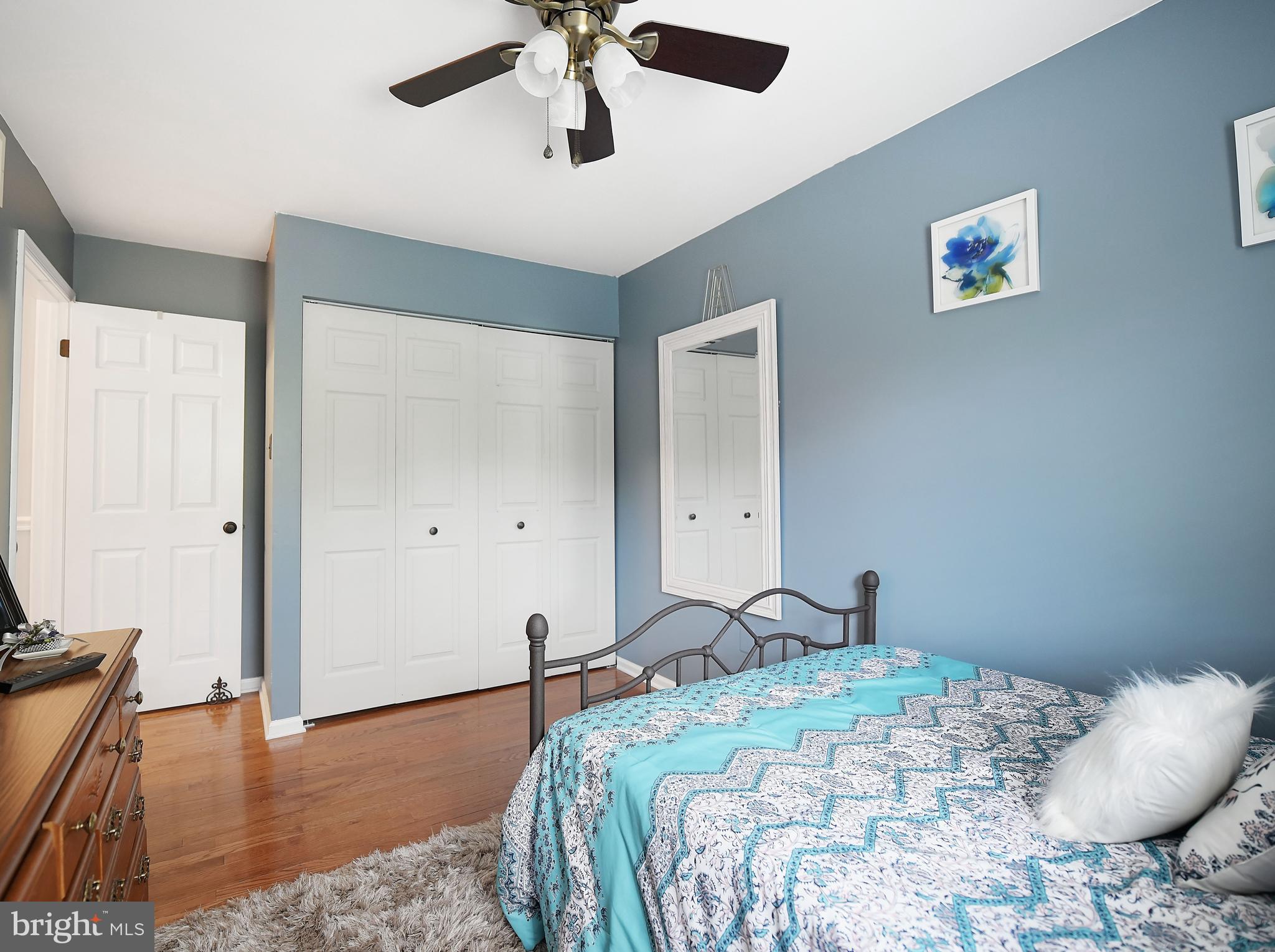 CONSTANT FRIENDSHIP - Residential