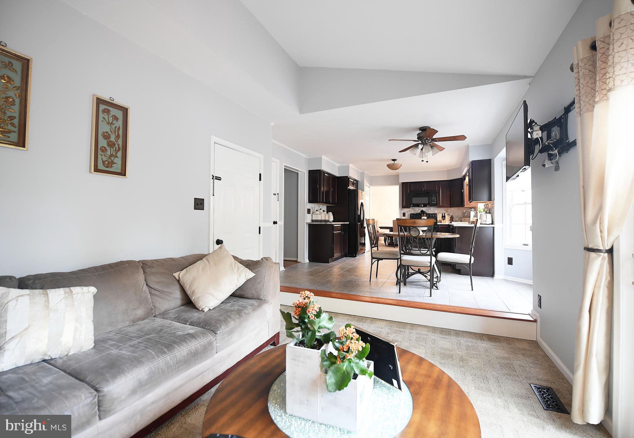 CONSTANT FRIENDSHIP - Residential