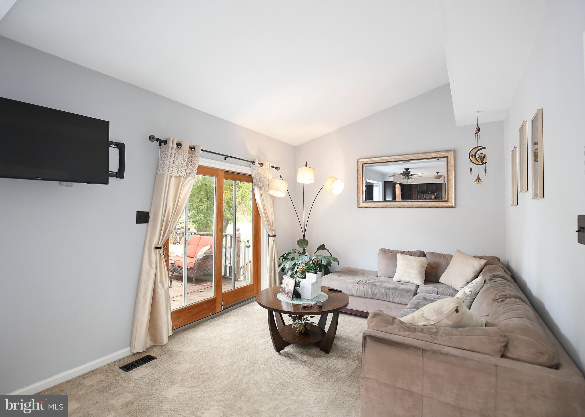 CONSTANT FRIENDSHIP - Residential