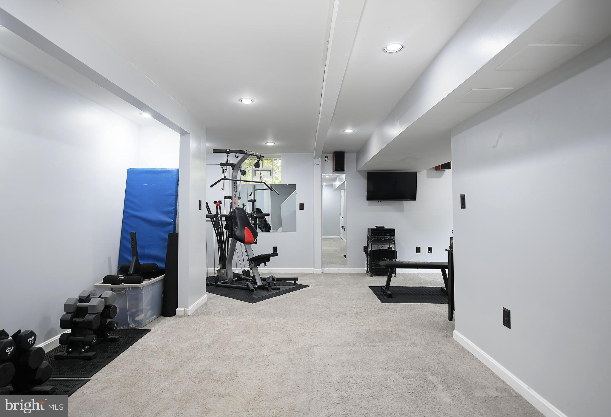 CONSTANT FRIENDSHIP - Residential