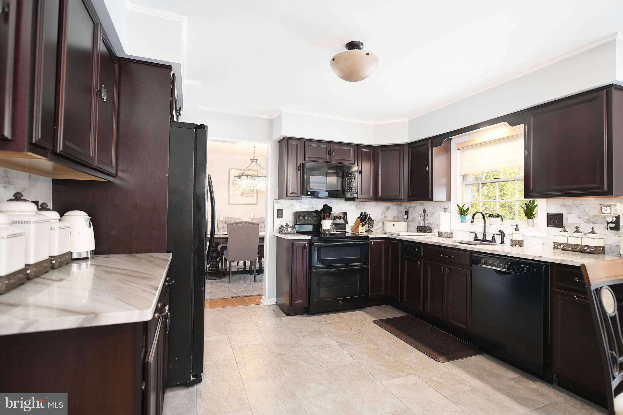 CONSTANT FRIENDSHIP - Residential