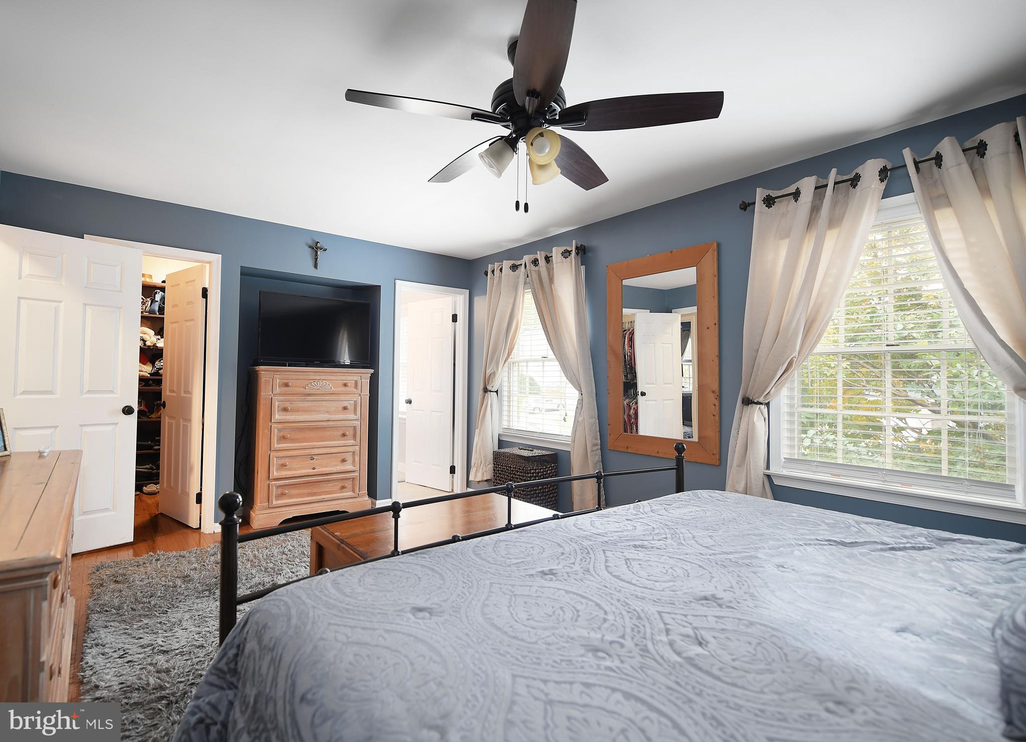 CONSTANT FRIENDSHIP - Residential