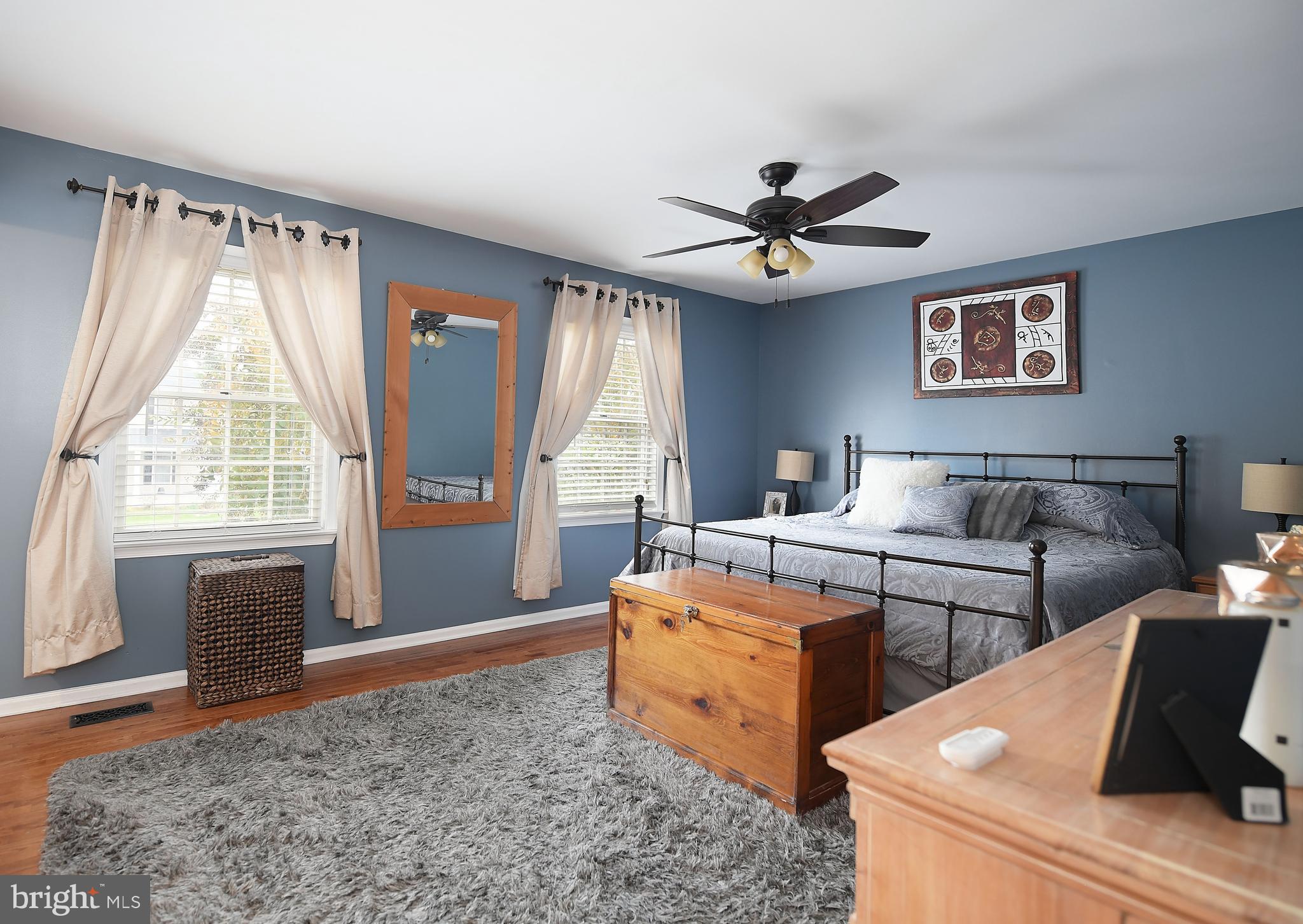 CONSTANT FRIENDSHIP - Residential