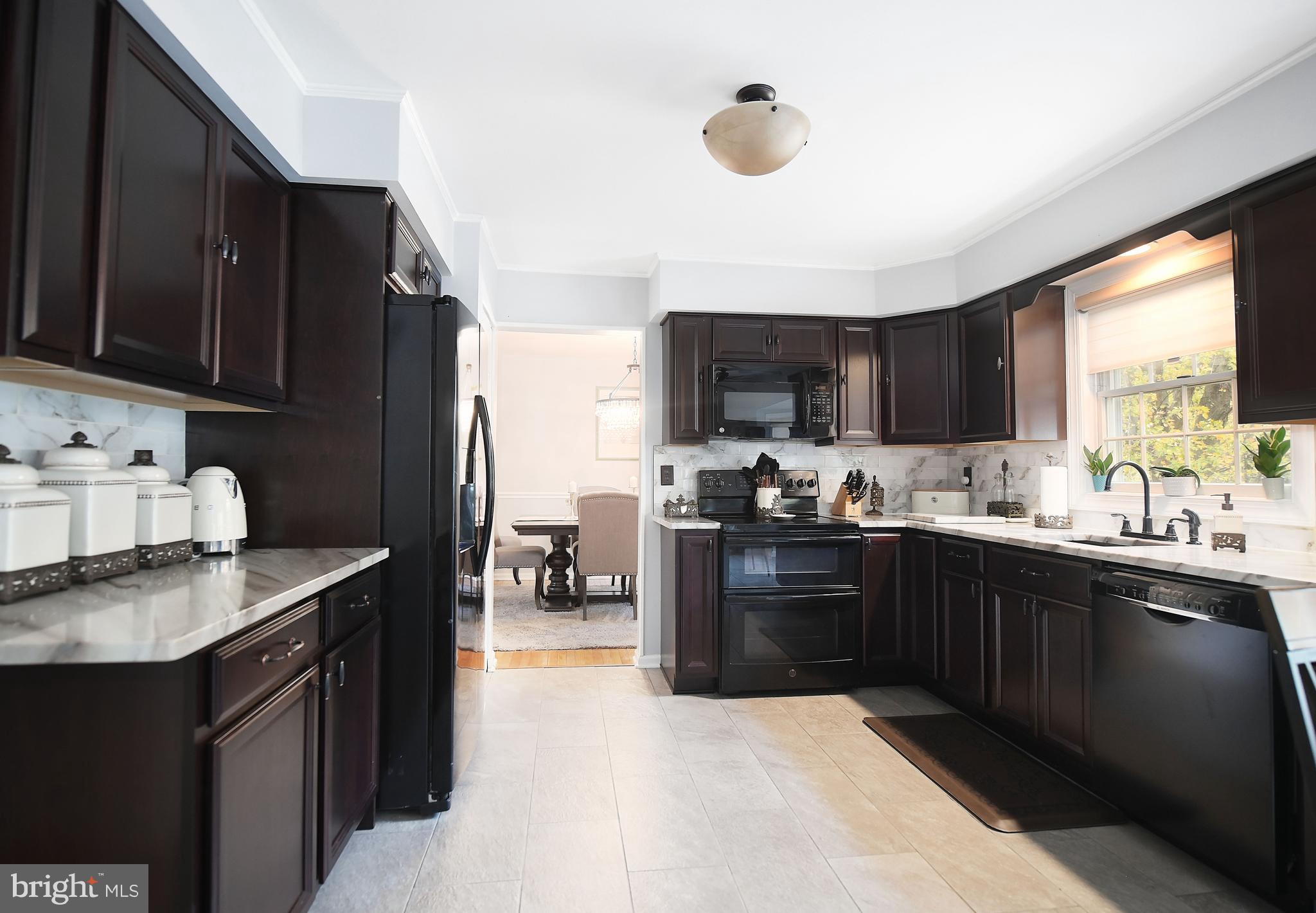 CONSTANT FRIENDSHIP - Residential