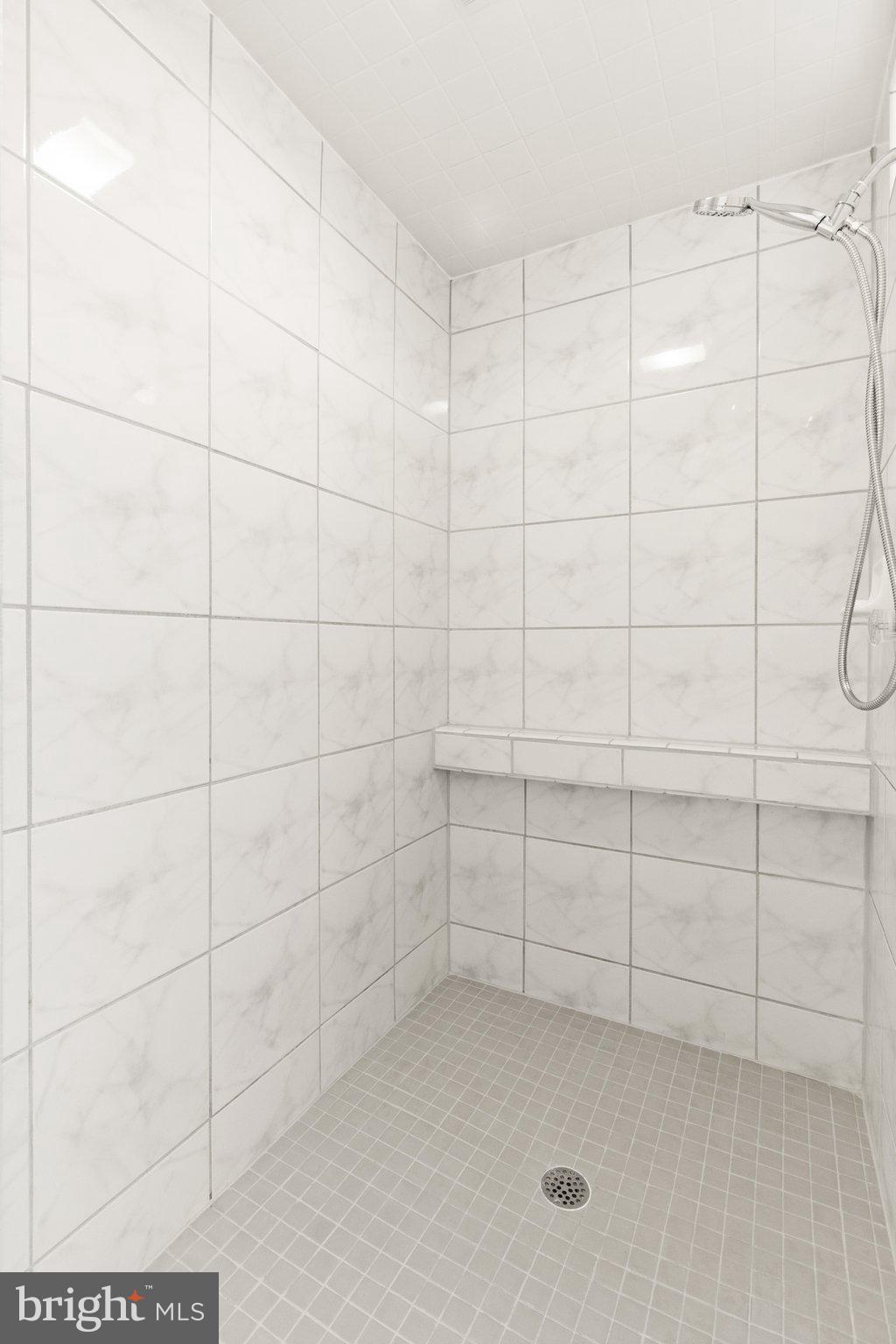 WILLOUGHBY BEACH - Residential