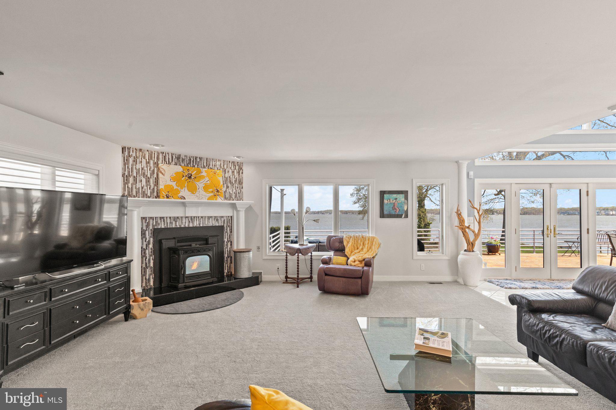 WILLOUGHBY BEACH - Residential