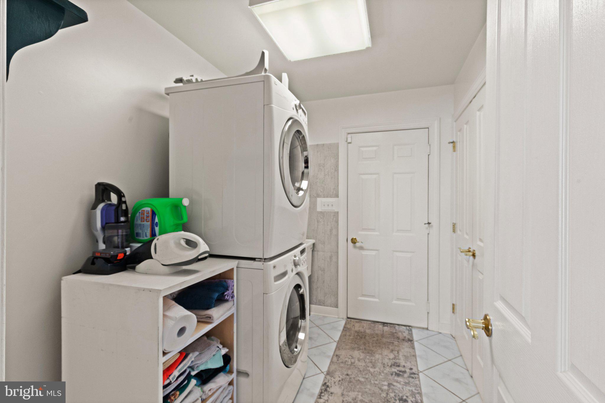 WILLOUGHBY BEACH - Residential